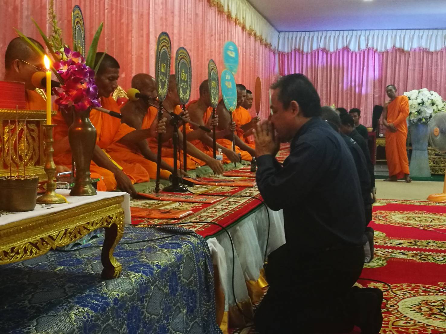 สำนักงานพัฒนาชุมชนจังหวัดราชบุรี ร่วมกับ สำนักงานพัฒนาชุมชนอำเภอโพธาราม และ เครือข่าย otop อำเภอโพธาราม ร่วมเป็นเจ้าภาพสวดพระอภิธรรมศพ