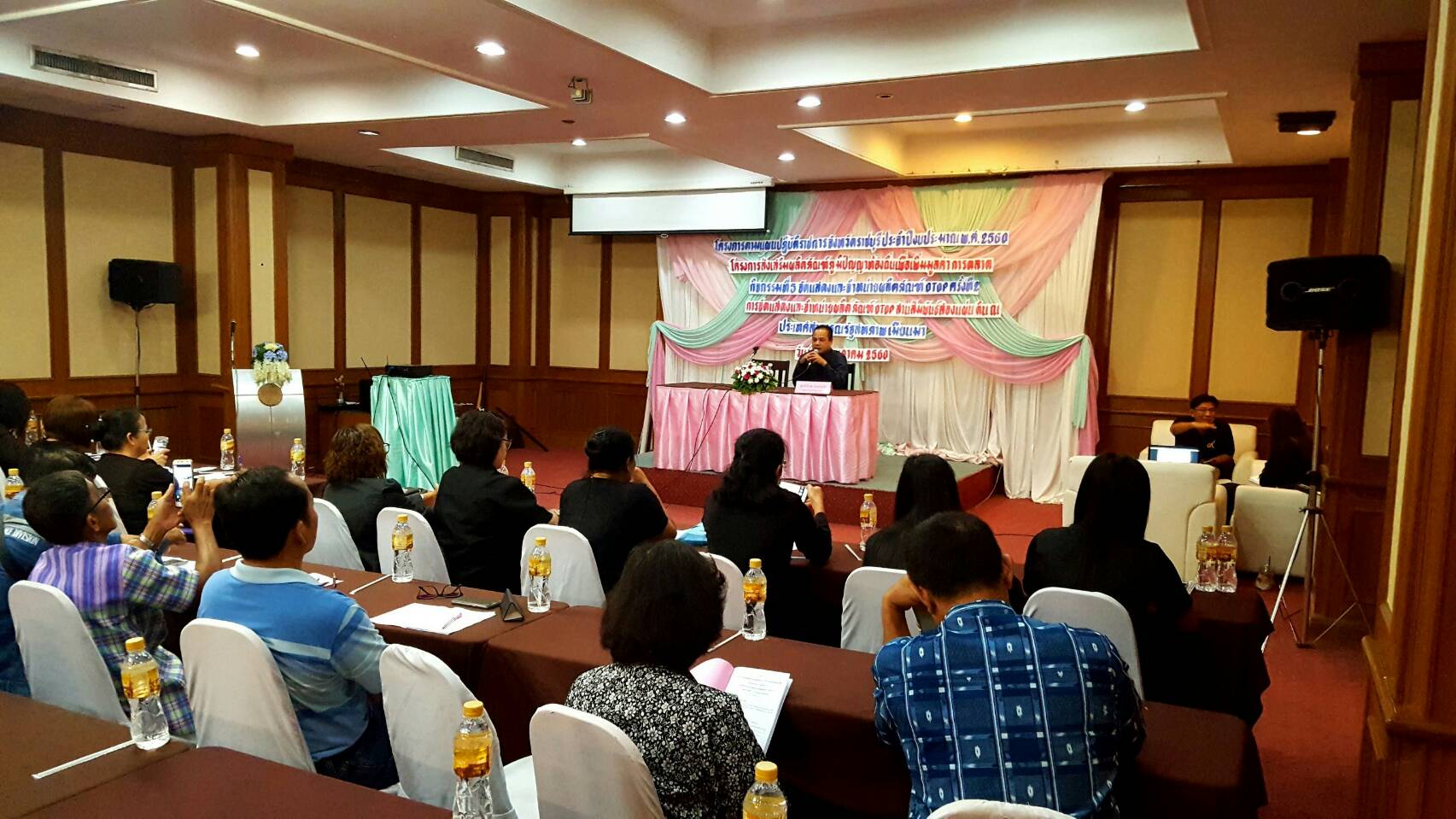 การประชุมโครงการตามแผนปฏิบัติราชการจังหวัดราชบุรี ประจำปีงบประมาณ พ.ศ.2560 โครงการส่งเสริมผลิตภัณฑ์ภูมิปัญญาท้องถิ่นเพื่อเพิ่มมูลค่าการตลาด กิจกรรมแสดงและจำหน่ายสินค้าOTOP ครั้งที่2 การจัดแสดงและจำหน่ายสินค้าOTOPสานสัมพันธ์สองแผ่นดิน ณ สหภาพเมียนมา( เมืองทวาย)