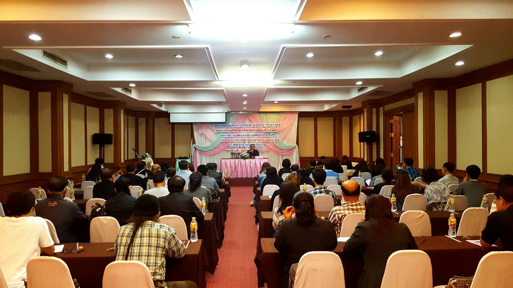 การประชุมโครงการตามแผนปฏิบัติราชการจังหวัดราชบุรี ประจำปีงบประมาณ พ.ศ.2560 โครงการส่งเสริมผลิตภัณฑ์ภูมิปัญญาท้องถิ่นเพื่อเพิ่มมูลค่าการตลาด กิจกรรมแสดงและจำหน่ายสินค้าOTOP ครั้งที่2 การจัดแสดงและจำหน่ายสินค้าOTOPสานสัมพันธ์สองแผ่นดิน ณ สหภาพเมียนมา( เมืองทวาย)