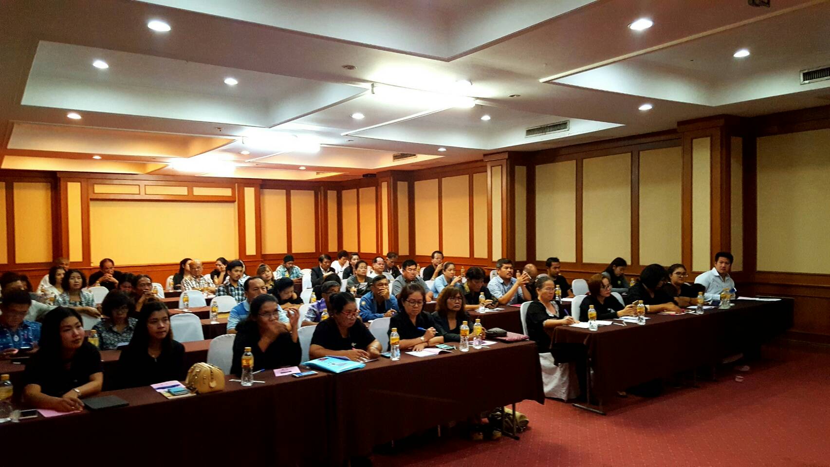 การประชุมโครงการตามแผนปฏิบัติราชการจังหวัดราชบุรี ประจำปีงบประมาณ พ.ศ.2560 โครงการส่งเสริมผลิตภัณฑ์ภูมิปัญญาท้องถิ่นเพื่อเพิ่มมูลค่าการตลาด กิจกรรมแสดงและจำหน่ายสินค้าOTOP ครั้งที่2 การจัดแสดงและจำหน่ายสินค้าOTOPสานสัมพันธ์สองแผ่นดิน ณ สหภาพเมียนมา( เมืองทวาย)