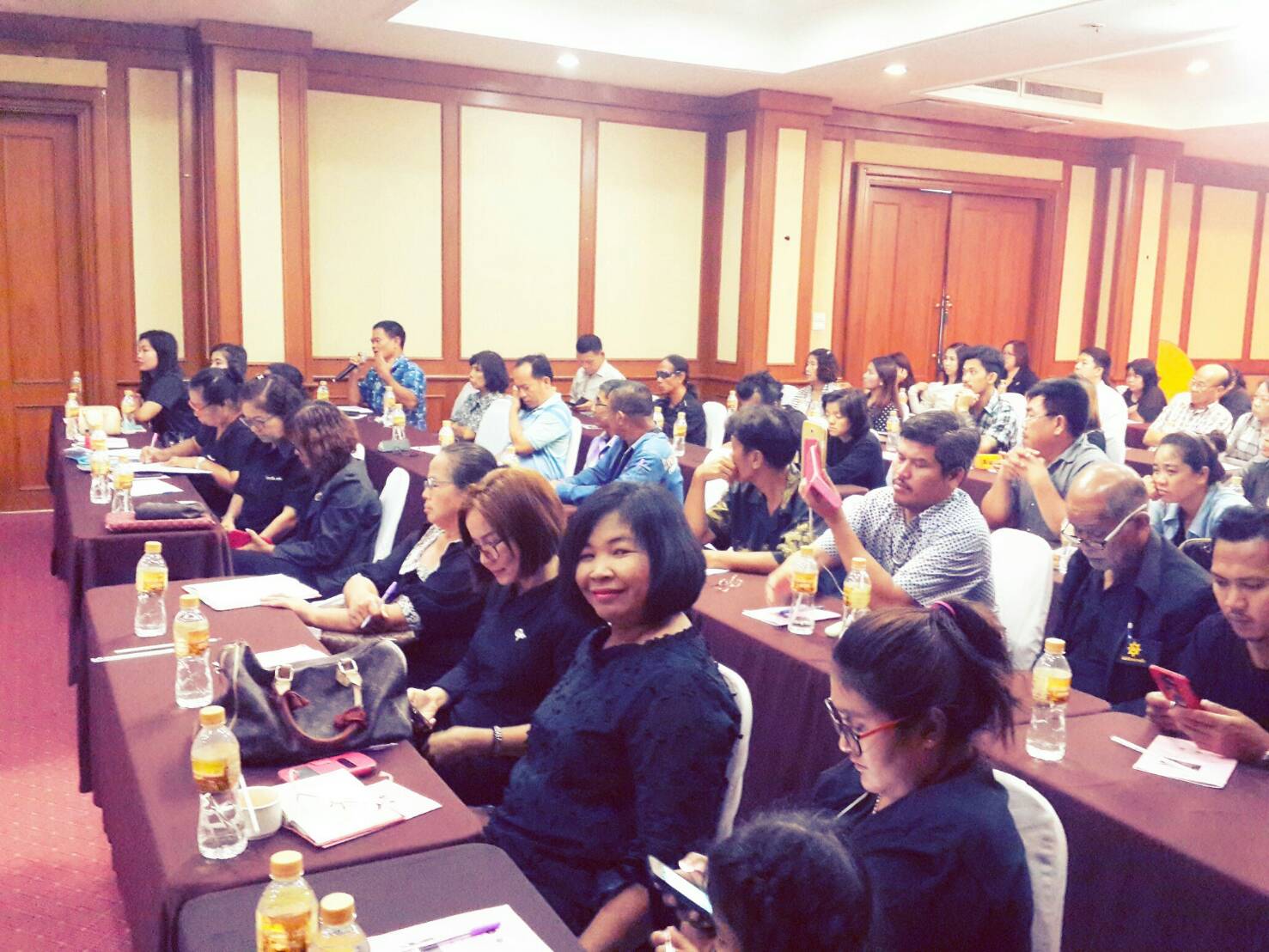 การประชุมโครงการตามแผนปฏิบัติราชการจังหวัดราชบุรี ประจำปีงบประมาณ พ.ศ.2560 โครงการส่งเสริมผลิตภัณฑ์ภูมิปัญญาท้องถิ่นเพื่อเพิ่มมูลค่าการตลาด กิจกรรมแสดงและจำหน่ายสินค้าOTOP ครั้งที่2 การจัดแสดงและจำหน่ายสินค้าOTOPสานสัมพันธ์สองแผ่นดิน ณ สหภาพเมียนมา( เมืองทวาย)