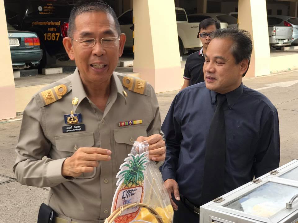 การจำหน่ายสับปะรด ในกิจกรรม “ประชารัฐสุขใจ…ชาวไร่สับปะรด”