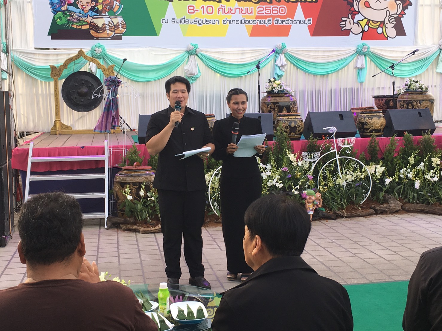 งานแสดงและจำหน่ายตลาดนัดชุมชนไทยช่วยไทย คนไทยยิ้มได้ ต้นแบบ