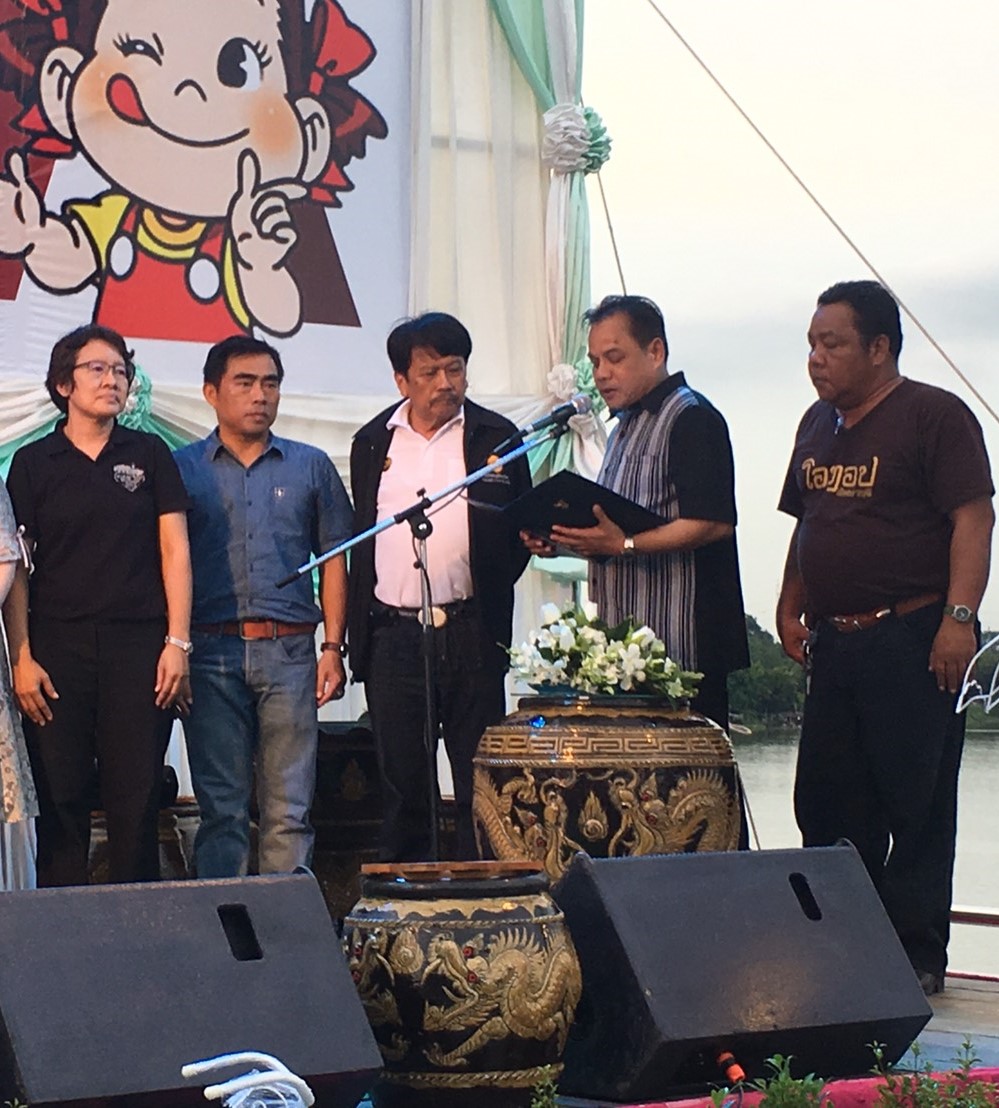 งานแสดงและจำหน่ายตลาดนัดชุมชนไทยช่วยไทย คนไทยยิ้มได้ ต้นแบบ