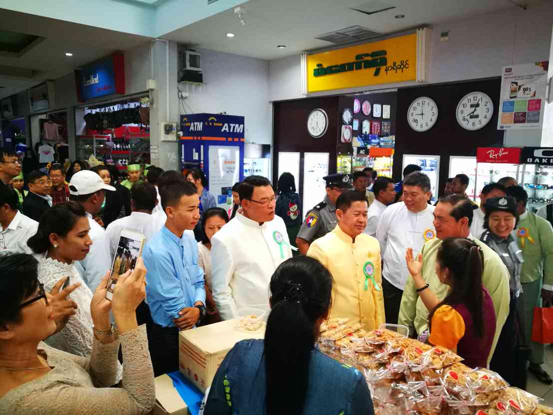 จังหวัดราชบุรี จัดแสดงและจำหน่ายผลิตภัณฑ์ OTOP สานสัมพันธ์สองแผ่นดิน