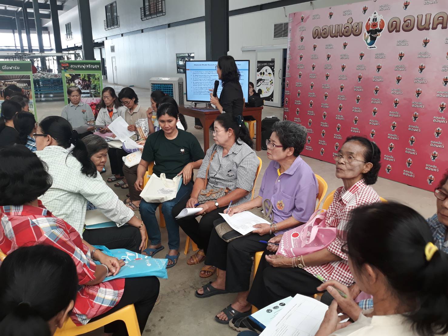 ราชบุรี “พัฒนาหมู่บ้านท่องเที่ยว OTOP เชิงอนุรักษ์ ดอนเอ๋ย ดอนคา”