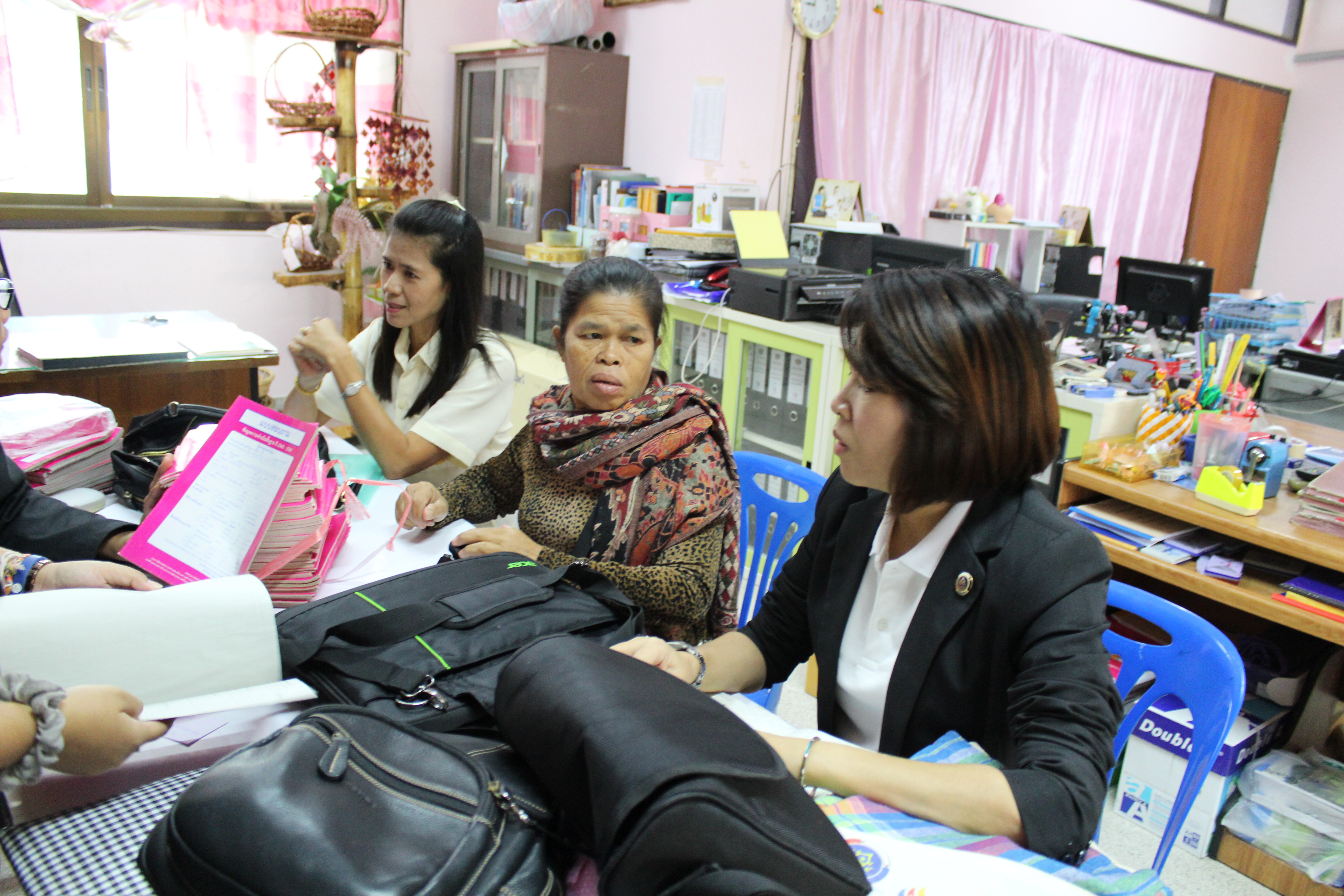 ติดตามให้คำแนะนำการจัดเก็บข้อมูลความจำเป็นพื้นฐาน (จปฐ.)