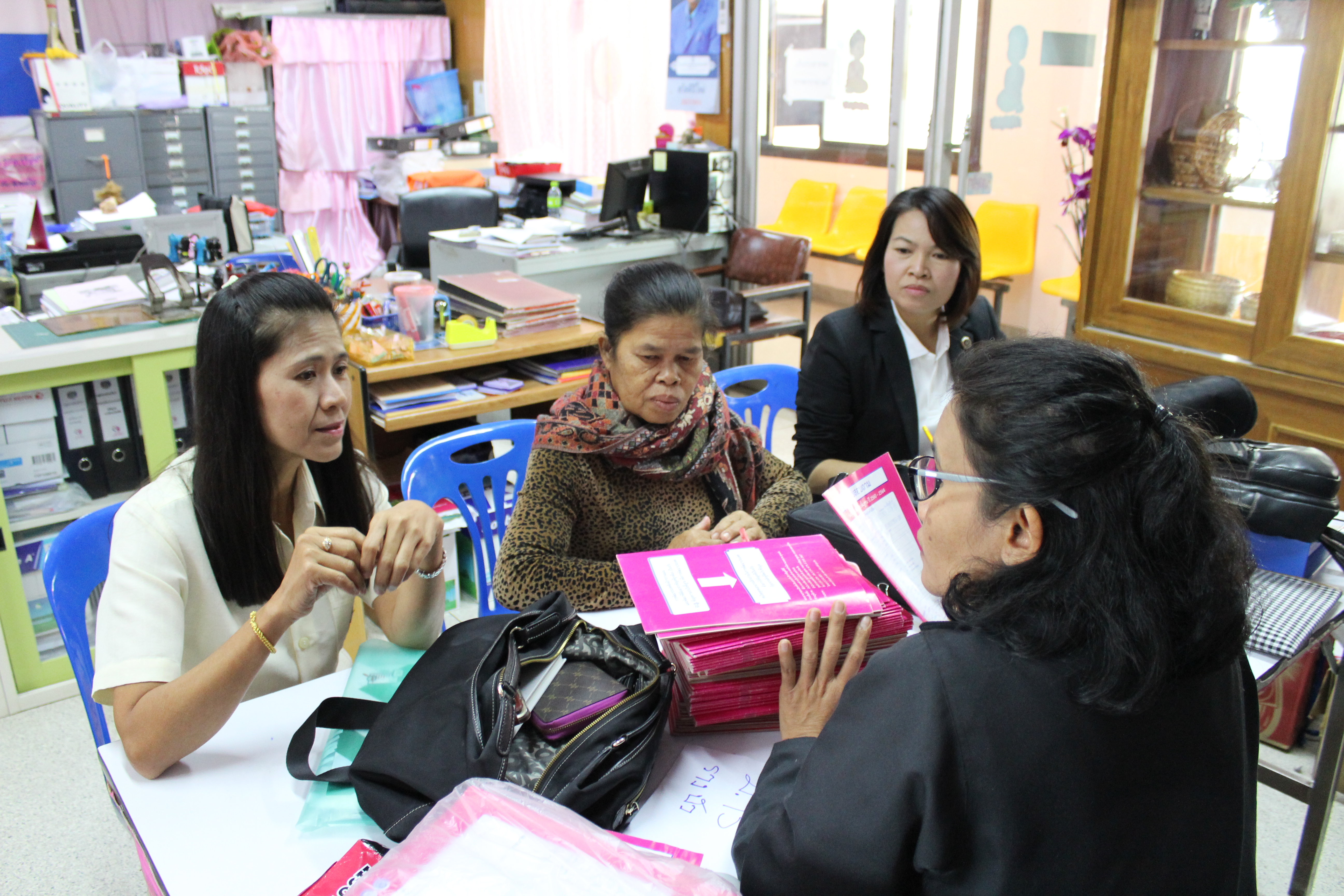 ติดตามให้คำแนะนำการจัดเก็บข้อมูลความจำเป็นพื้นฐาน (จปฐ.)