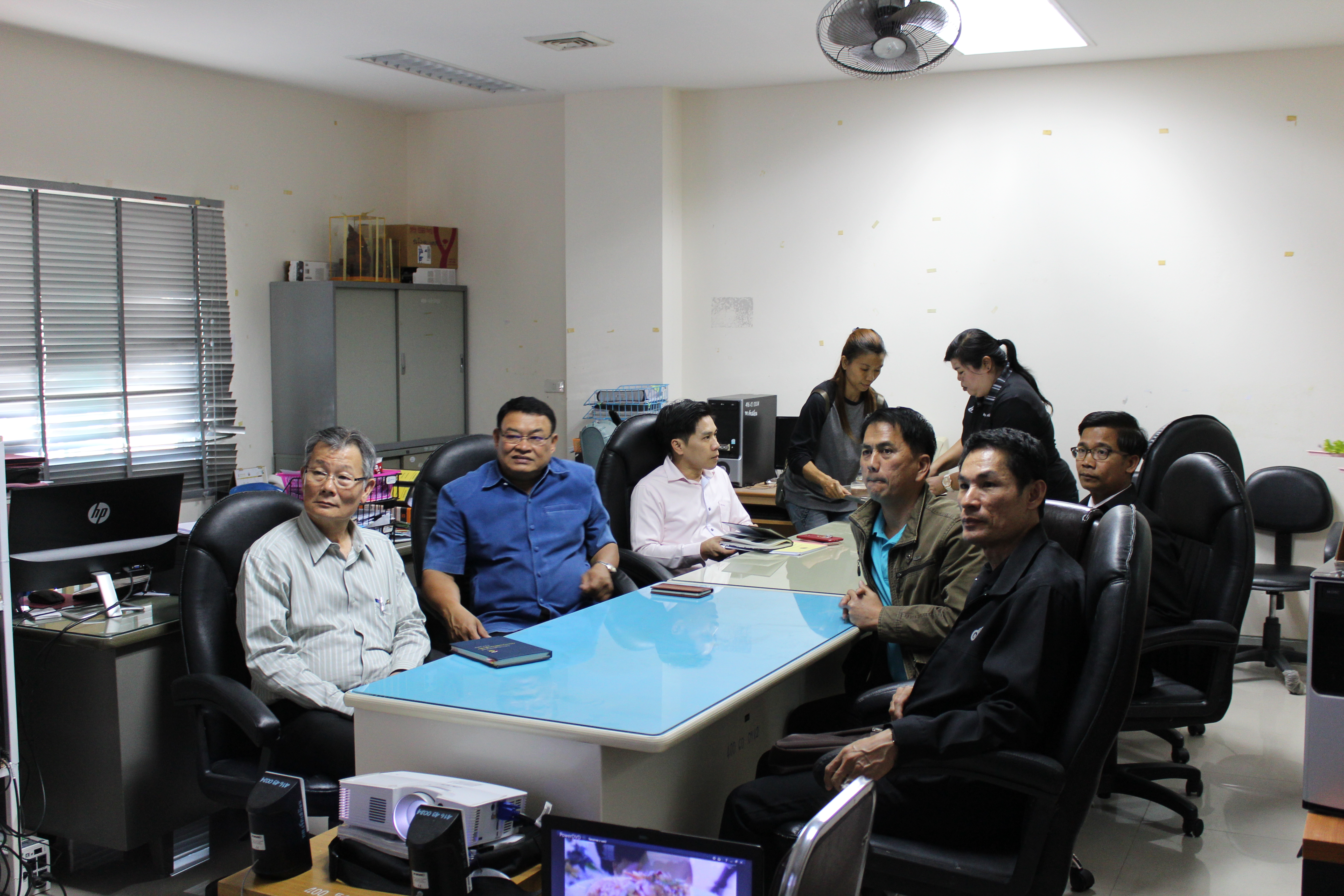 ราชบุรี“ผู้ตรวจราชการกรม รับฟังบรรยายสรุปหมู่บ้าน OTOP เพื่อการท่องเที่ยว ตำบลเจ็ดเสมียน”