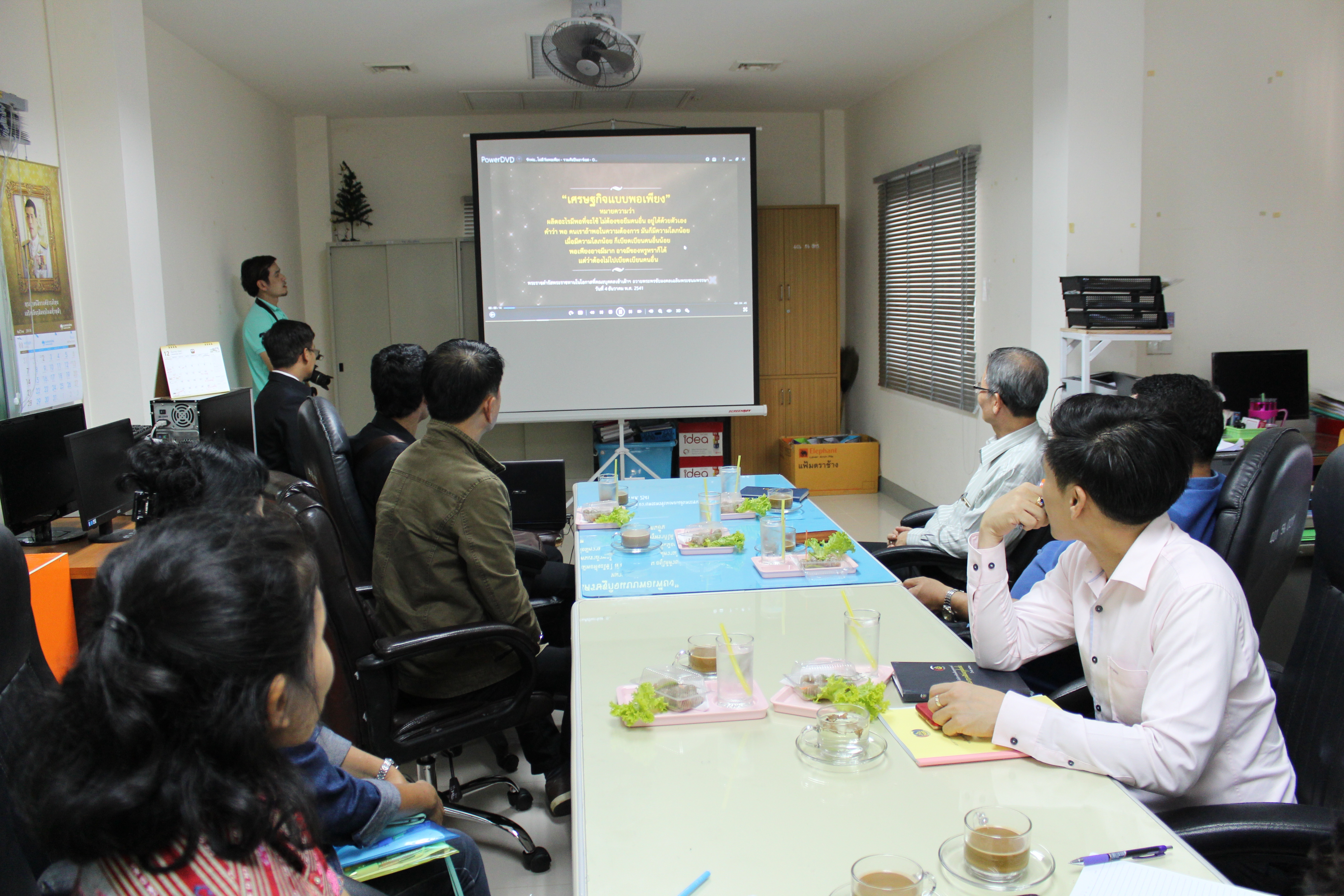 ราชบุรี“ผู้ตรวจราชการกรม รับฟังบรรยายสรุปหมู่บ้าน OTOP เพื่อการท่องเที่ยว ตำบลเจ็ดเสมียน”