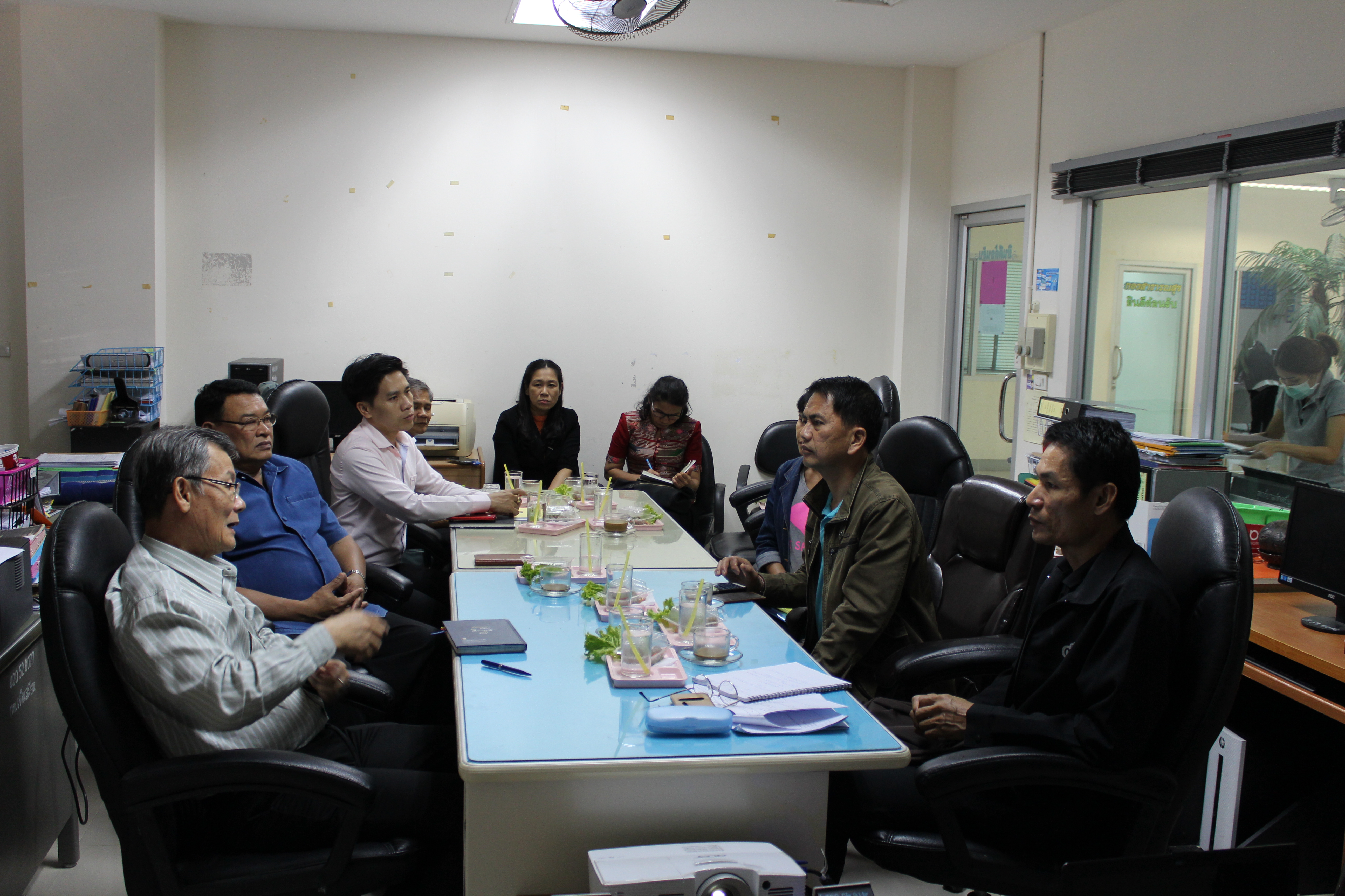 ราชบุรี“ผู้ตรวจราชการกรม รับฟังบรรยายสรุปหมู่บ้าน OTOP เพื่อการท่องเที่ยว ตำบลเจ็ดเสมียน”