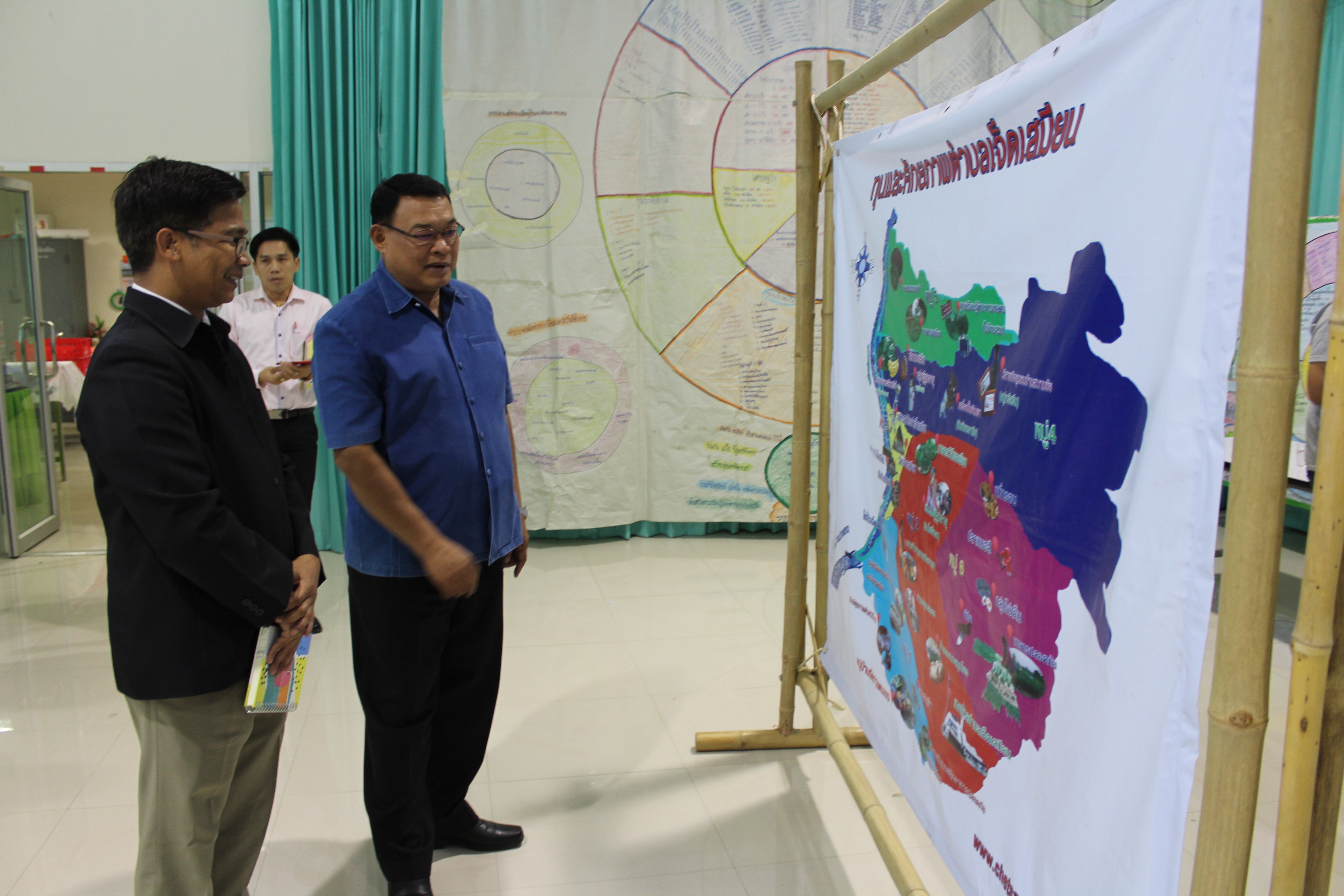 ราชบุรี“ผู้ตรวจราชการกรม รับฟังบรรยายสรุปหมู่บ้าน OTOP เพื่อการท่องเที่ยว ตำบลเจ็ดเสมียน”