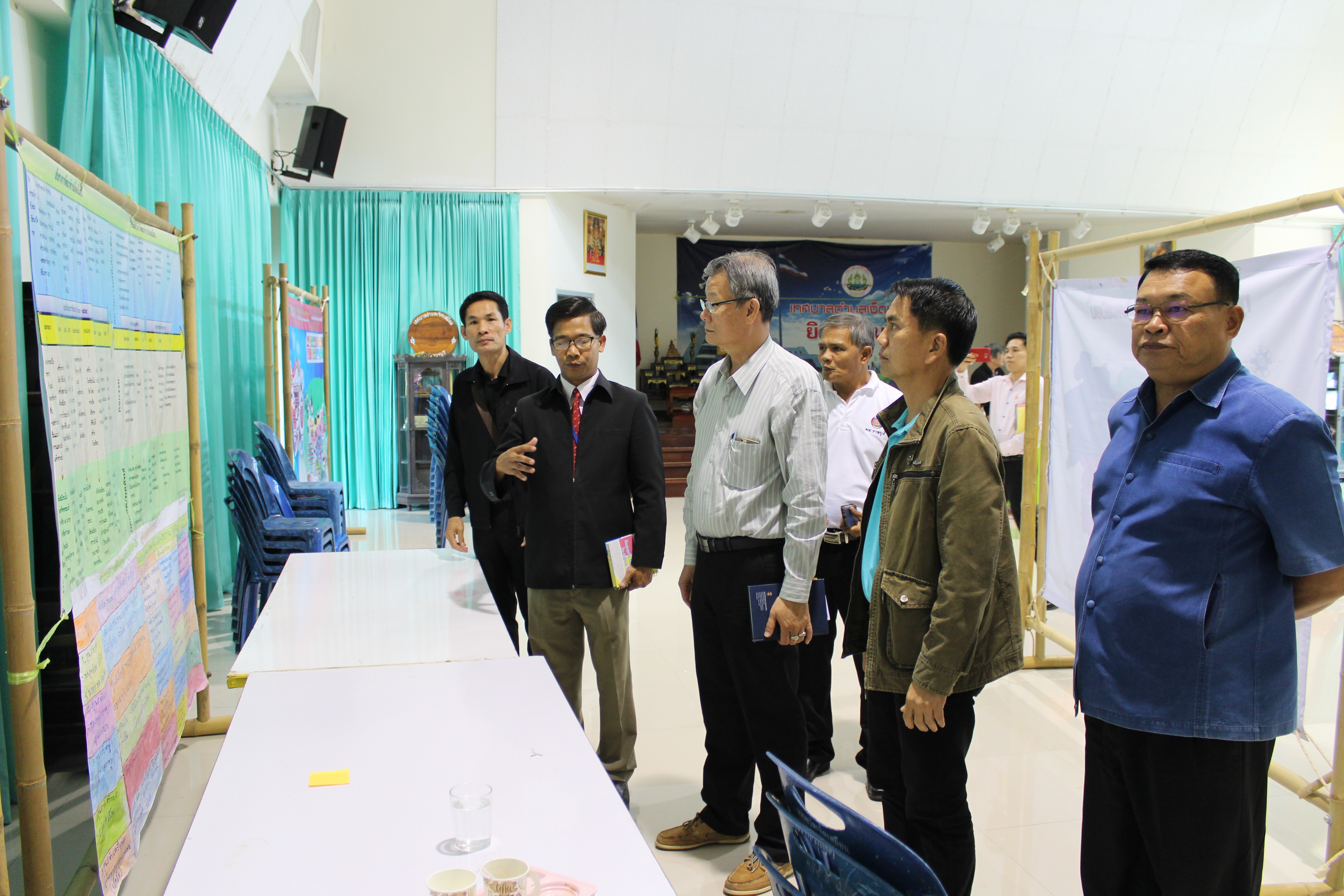 ราชบุรี“ผู้ตรวจราชการกรม รับฟังบรรยายสรุปหมู่บ้าน OTOP เพื่อการท่องเที่ยว ตำบลเจ็ดเสมียน”