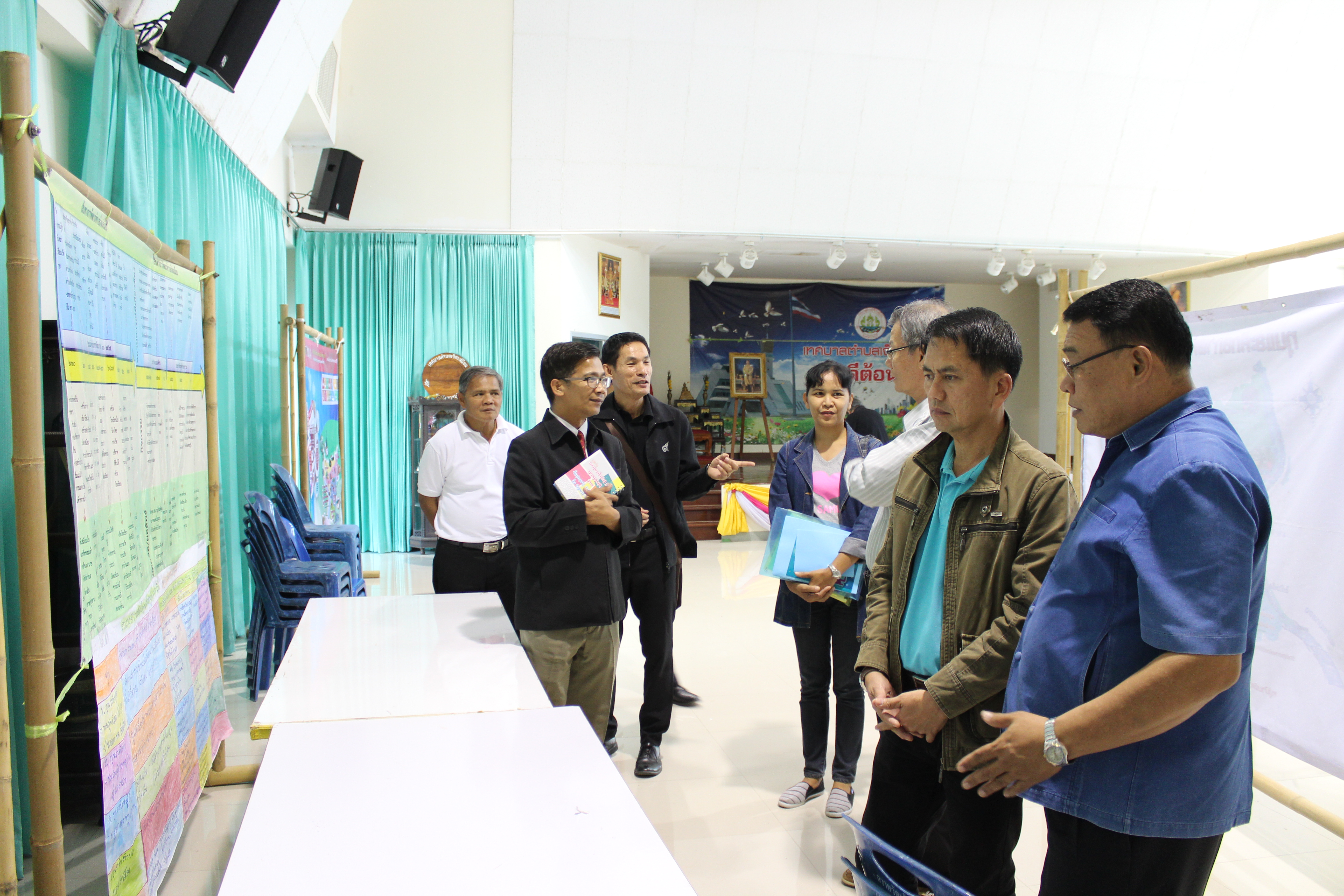 ราชบุรี“ผู้ตรวจราชการกรม รับฟังบรรยายสรุปหมู่บ้าน OTOP เพื่อการท่องเที่ยว ตำบลเจ็ดเสมียน”