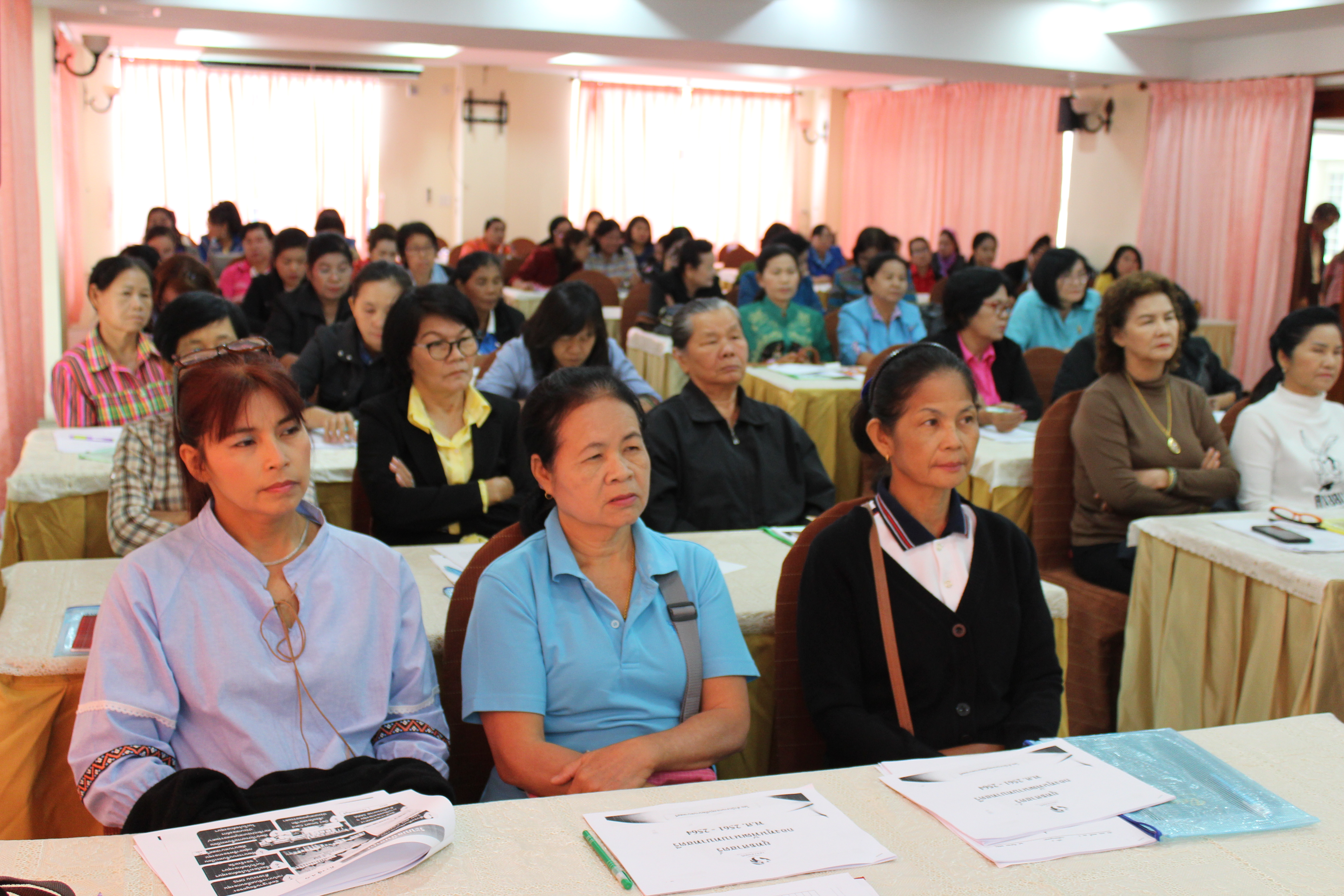 ราชบุรี “พัฒนาชุมชนจังหวัดราชบุรีขับเคลื่อนกองทุนพัฒนาบทบาทสตรีอำเภอ”