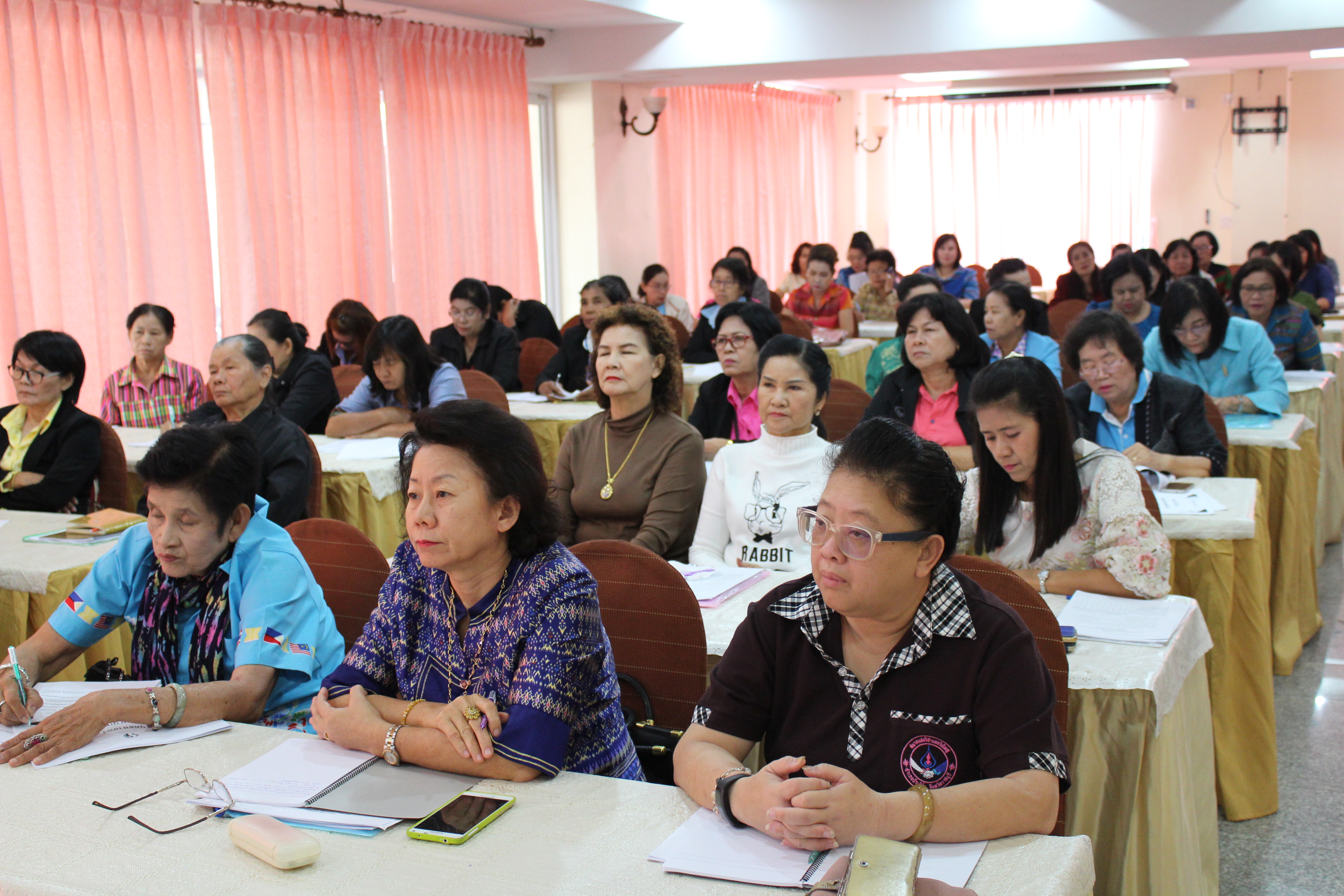 ราชบุรี “พัฒนาชุมชนจังหวัดราชบุรีขับเคลื่อนกองทุนพัฒนาบทบาทสตรีอำเภอ”