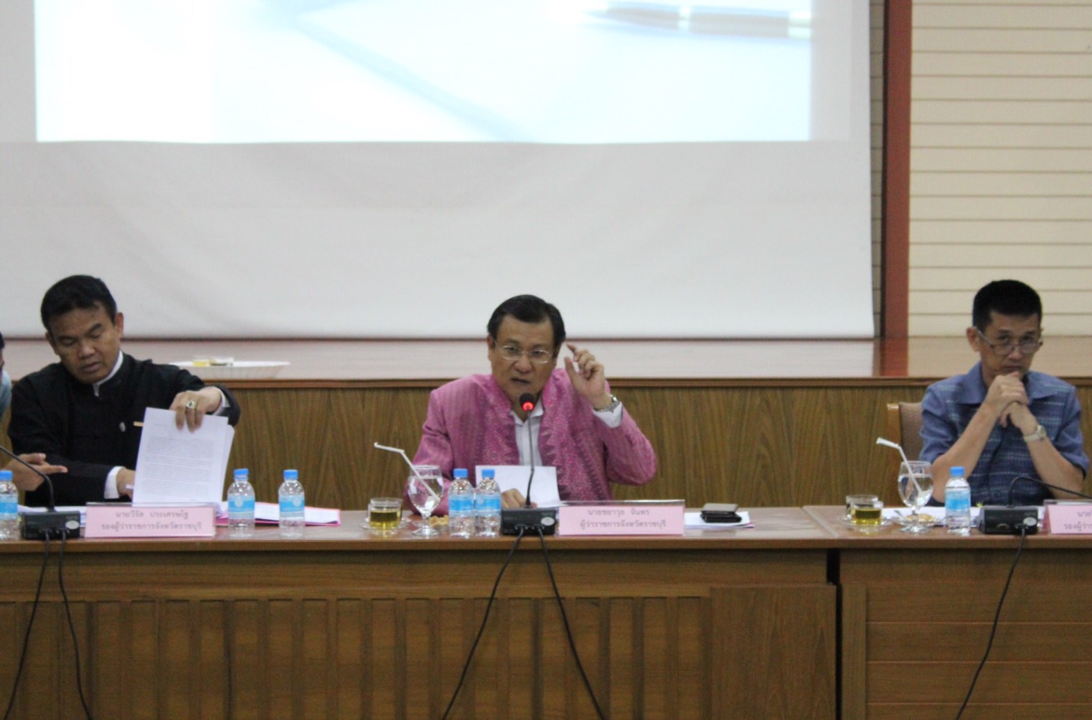 ราชบุรี “จังหวัดราชบุรีประชุมหัวหน้าส่วนราชการเพื่อรับทราบผลการปฏิบัติงานเดือนที่ผ่านมา”