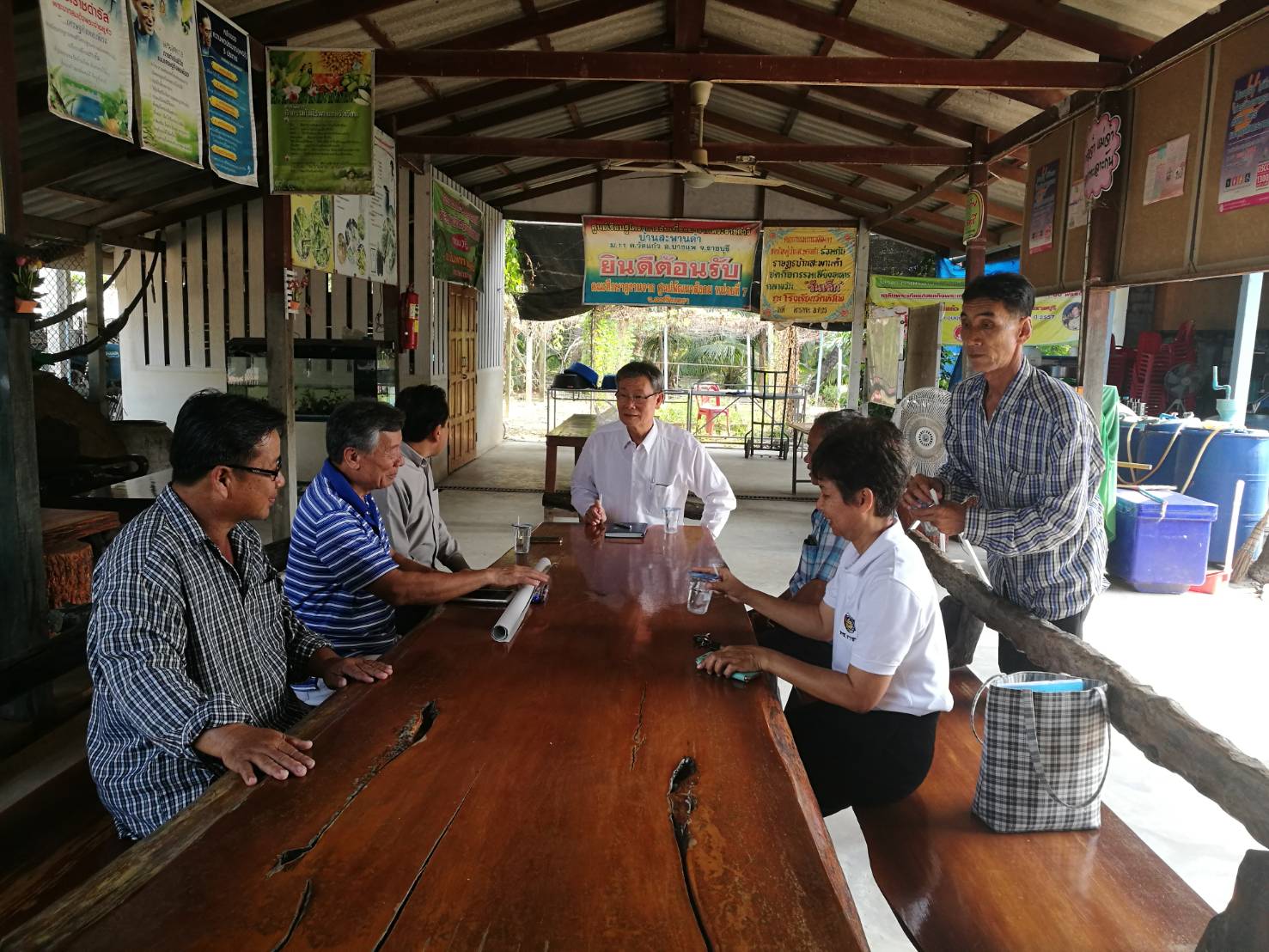 วันที่ 13 มีนาคม 2561 นายไพบุลย์  บูรณสันติ  ผู้ตรวจราชการกรมการพัฒนาชุมชน เขตตรวจราชการที่ 4 ติดตามการขับเคลื่อนงานสำนักงานพัฒนาชุมชนอำเภอบางแพ และอำเภอวัดเพลง