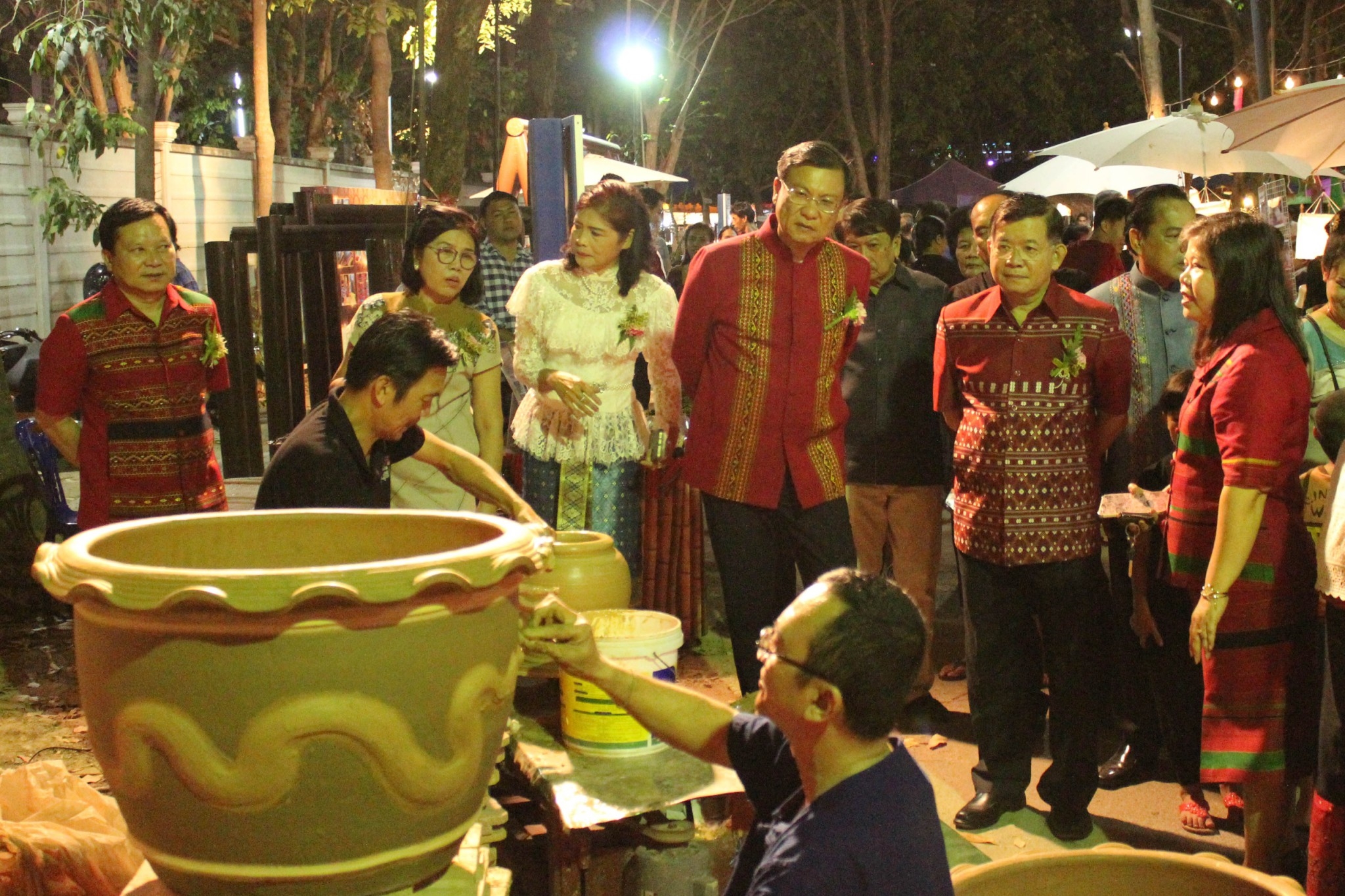 วันที่ 25 มีนาคม 2561 อธิบดีกรมการพัฒนาชุมชน เปิดงาน “ OTOP วิถีชุมชนคนราชบุรี” ในงาน ท่องเที่ยวราชบุรีของดีเมืองโอ่ง และงานกาชาดประจำปี 2561″