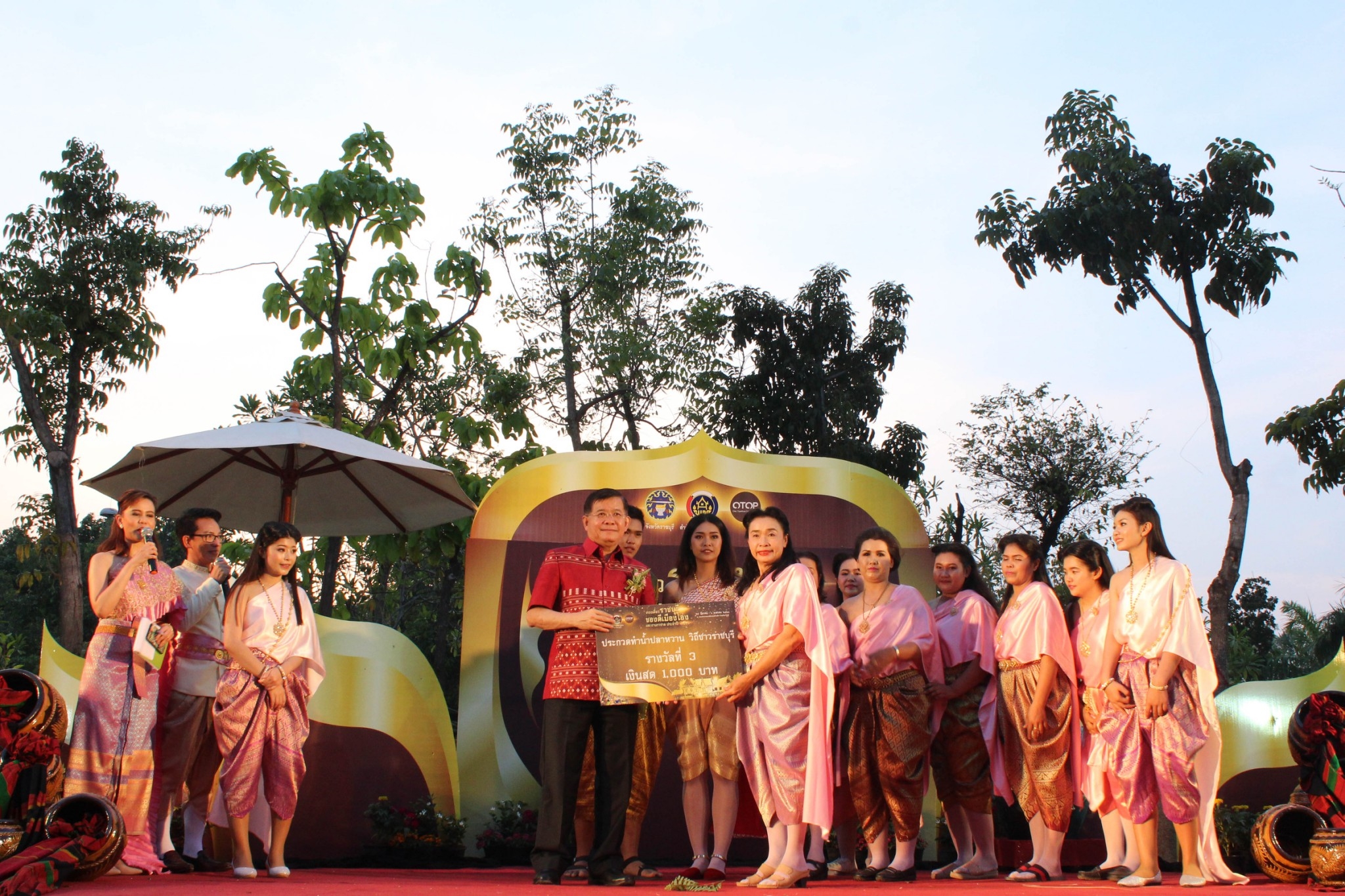 วันที่ 25 มีนาคม 2561 อธิบดีกรมการพัฒนาชุมชน เปิดงาน “ OTOP วิถีชุมชนคนราชบุรี” ในงาน ท่องเที่ยวราชบุรีของดีเมืองโอ่ง และงานกาชาดประจำปี 2561″