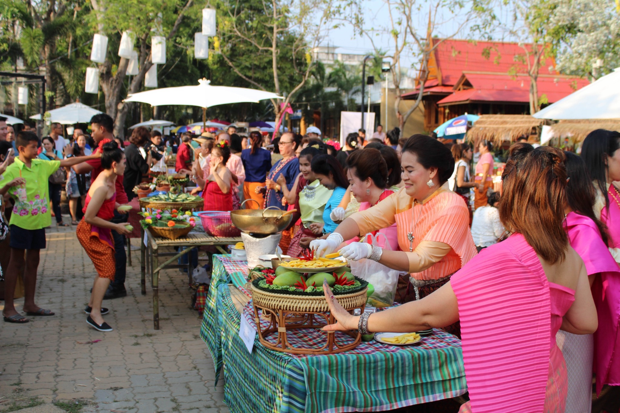 วันที่ 25 มีนาคม 2561 อธิบดีกรมการพัฒนาชุมชน เปิดงาน “ OTOP วิถีชุมชนคนราชบุรี” ในงาน ท่องเที่ยวราชบุรีของดีเมืองโอ่ง และงานกาชาดประจำปี 2561″