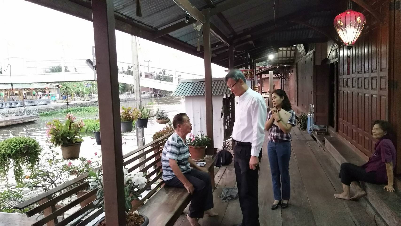 วันที่ 13 มีนาคม 2561 นายไพบุลย์  บูรณสันติ  ผู้ตรวจราชการกรมการพัฒนาชุมชน เขตตรวจราชการที่ 4 ติดตามการขับเคลื่อนงานสำนักงานพัฒนาชุมชนอำเภอบางแพ และอำเภอวัดเพลง