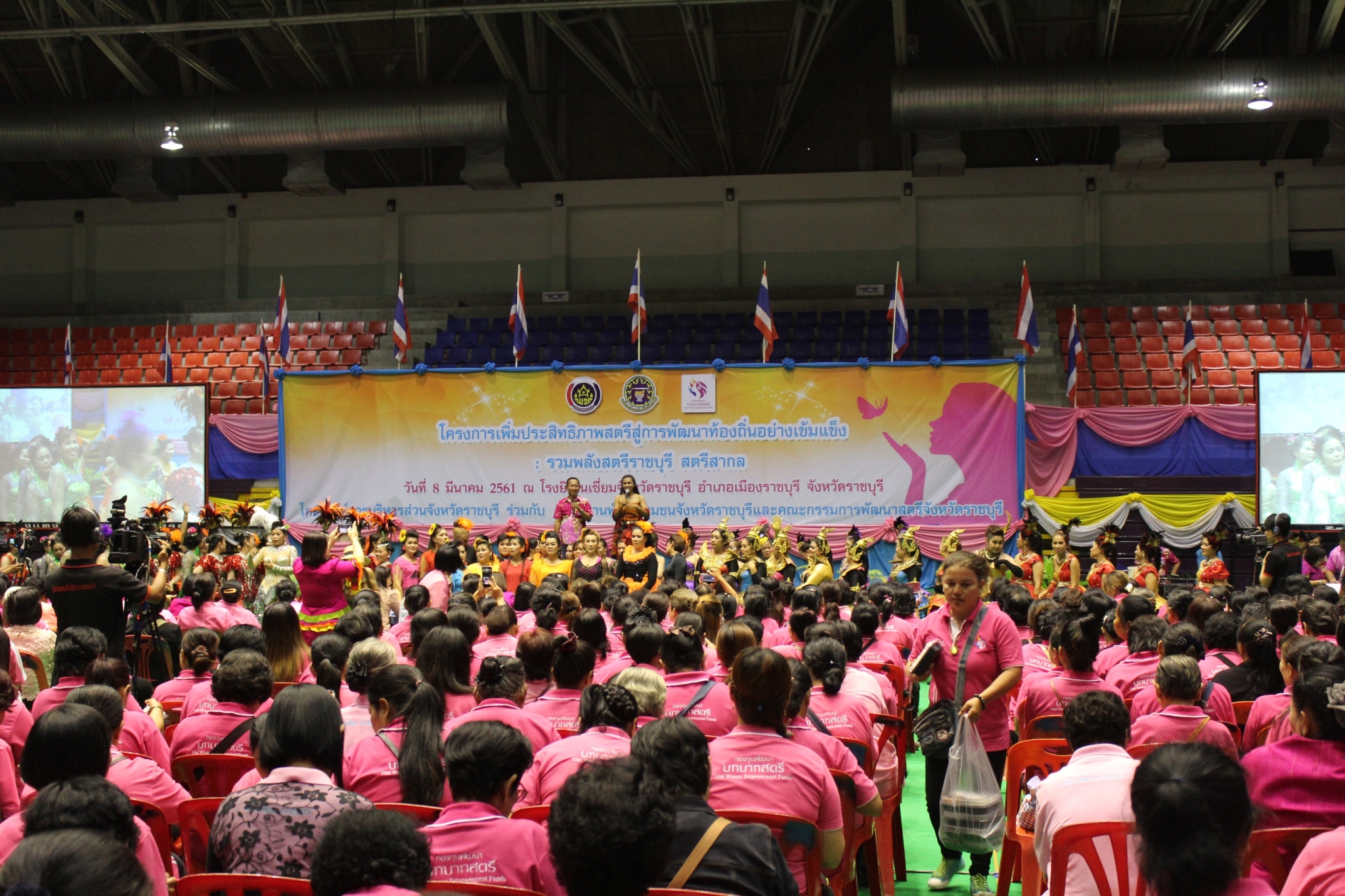 วันที่ 8 มีนาคม 2561 จังหวัดราชบุรี”เพิ่มประสิทธิภาพสตรีสู่การพัฒนาท้องถิ่นอย่างเข้มแข็ง”