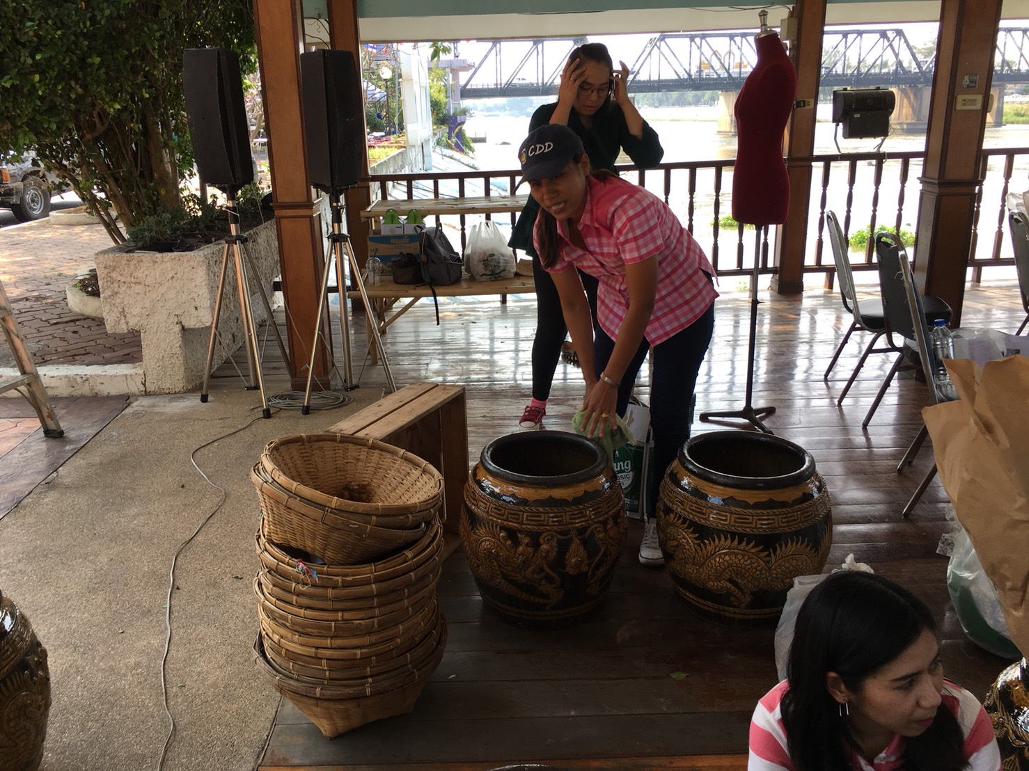 วันที่ 15 มีนาคม 2561 เวลา 10.30 น. จังหวัดราชบุรี แถลงข่าวเตรียมจัดงานท่องเที่ยวราชบุรีของดีเมืองโอ่งและงานกาชาด ประจำปี 2561