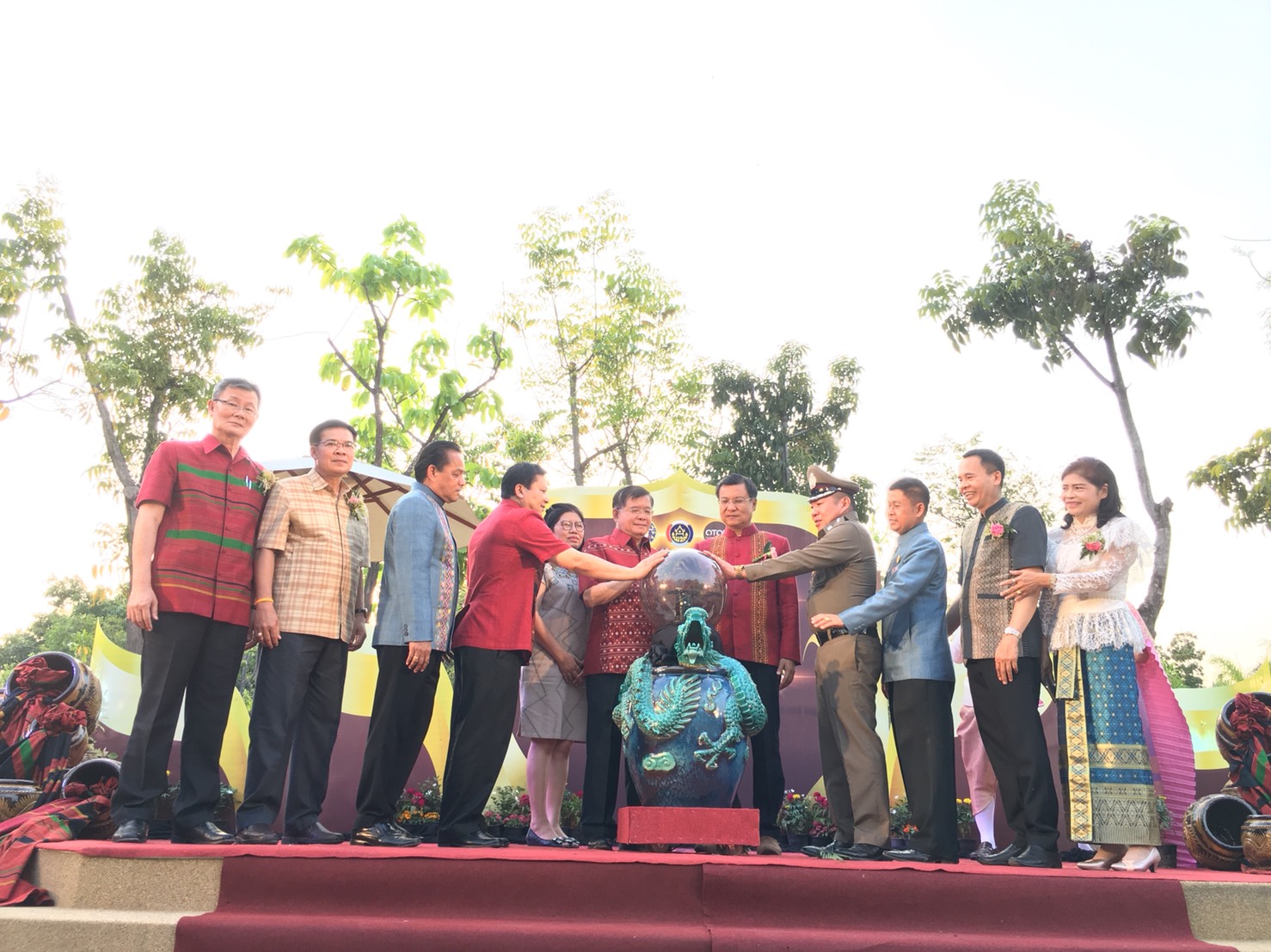 วันที่ 25 มีนาคม 2561 อธิบดีกรมการพัฒนาชุมชน เปิดงาน “ OTOP วิถีชุมชนคนราชบุรี” ในงาน ท่องเที่ยวราชบุรีของดีเมืองโอ่ง และงานกาชาดประจำปี 2561″