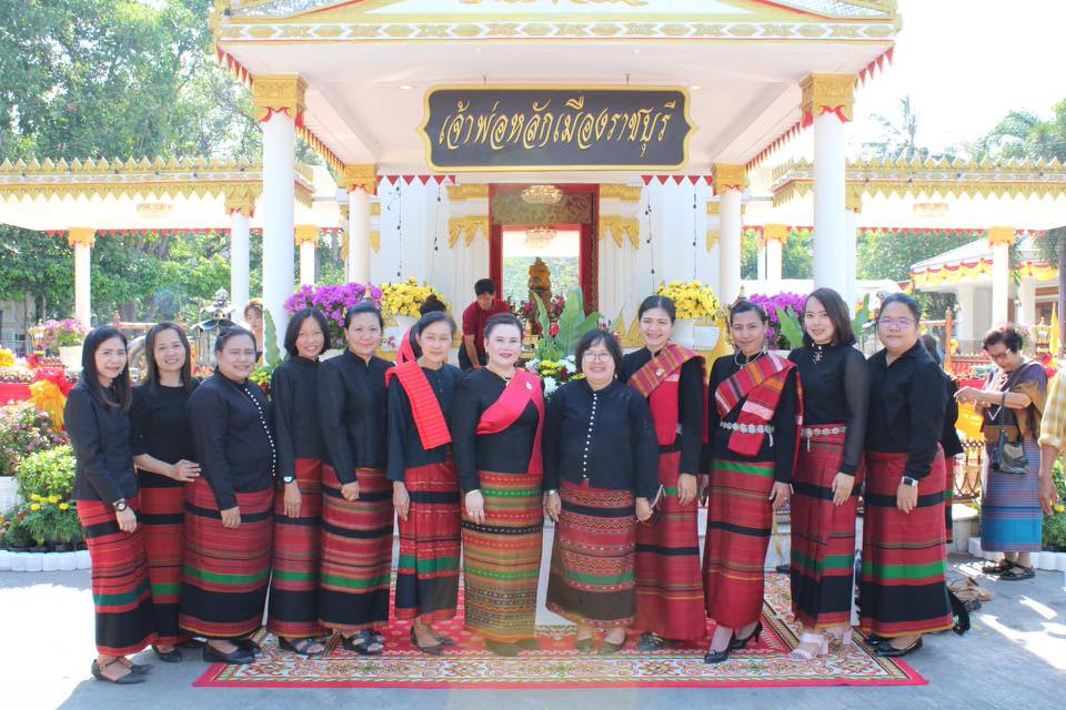 ราชบุรี รำถวายสักการะ (รำถวายมือ) ในงานสักการะศาลเจ้าพ่อหลักเมือง