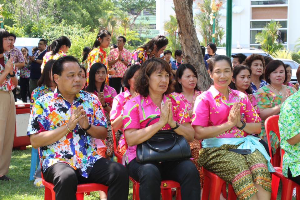 ราชบุรี”จัดกิจกรรมรดน้ำขอพร วันสงกรานต์สืบสานประเพณีไทย”