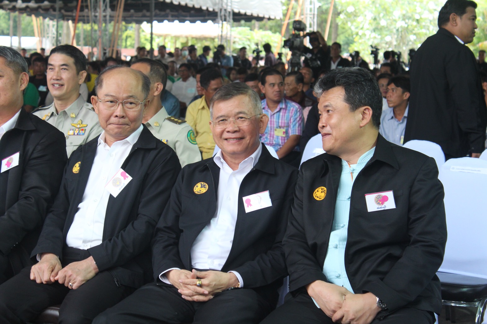 อธิบดีร่วมให้การต้อนรับ ’นายกรัฐมนตรี’ ลงพื้นที่ “เมืองโอ่งมังกร” เป็นประธานโครงการประชารัฐร่วมใจ ปลูกต้นไม้ให้แผ่นดิน