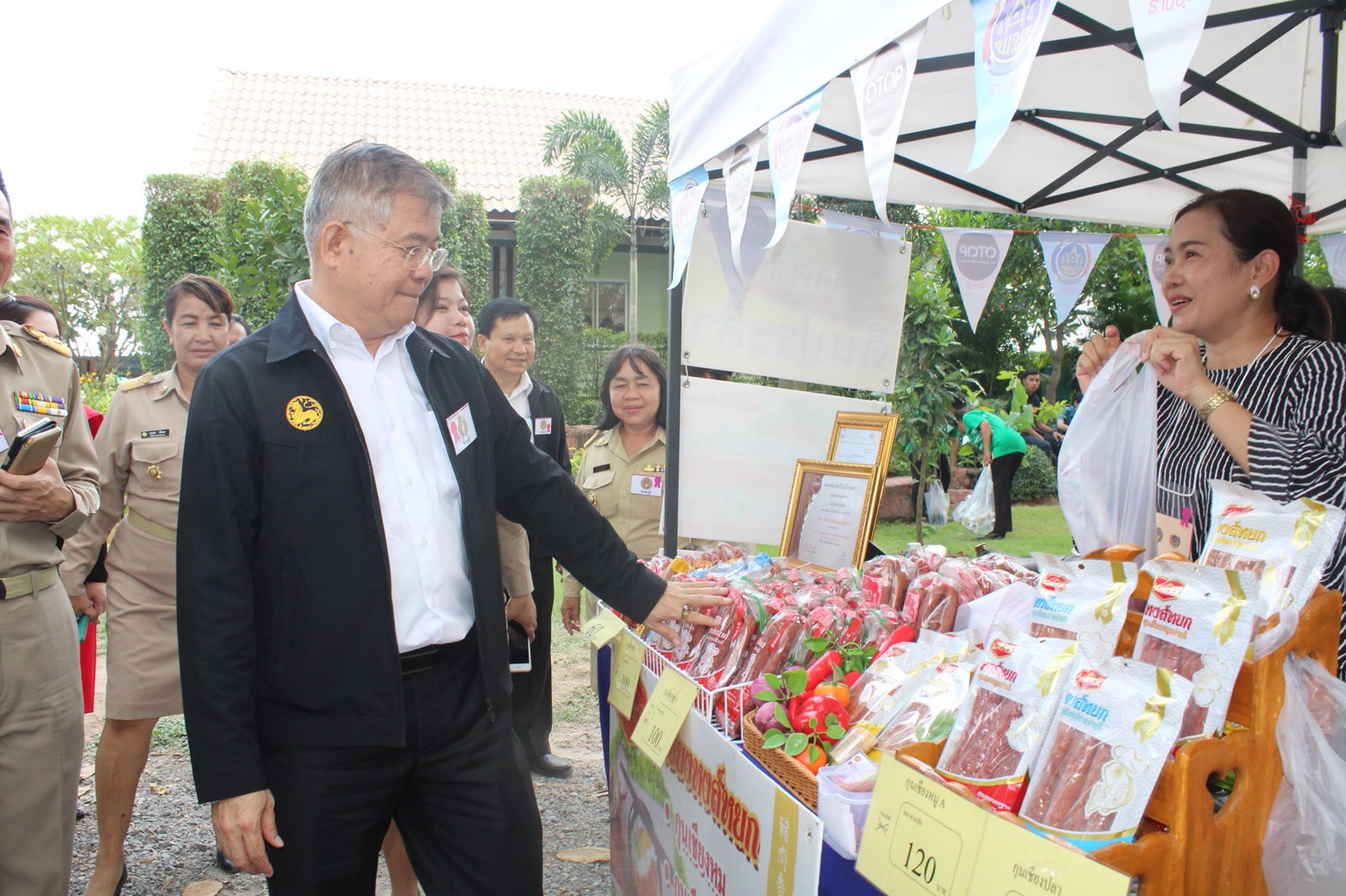 ราชบุรี : อธิบดี ‘เยี่ยมชมและให้กำลังใจ ผู้ผลิต ผู้ประกอบการ OTOP จังหวัดราชบุรี’