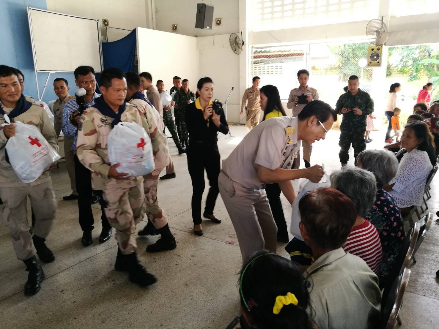 ราชบุรี “ผู้ว่าราชการจังหวัดราชบุรีมอบเงินกองทุนพัฒนาเด็กชนบท ที่อำเภอสวนผึ้ง”