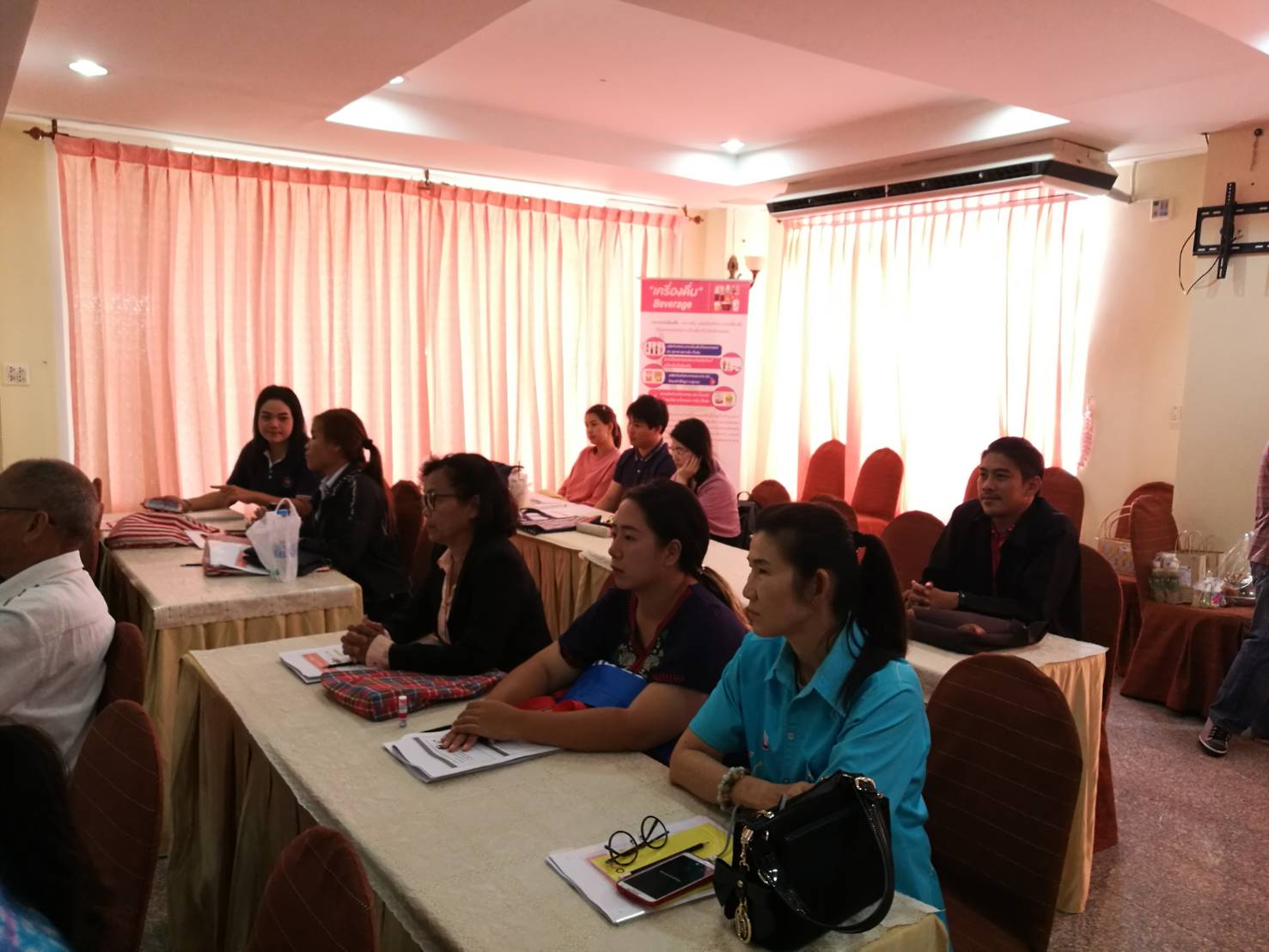 ราชบุรี  “อบรมโครงการพัฒนาศักยภาพเครือข่ายธุรกิจชุมชน เพิ่มศักยภาพผู้ผลิตและพัฒนาผลิตภัณฑ์ ภูมิปัญญาท้องถิ่นไทยก้าวสู่ Smart OTOP