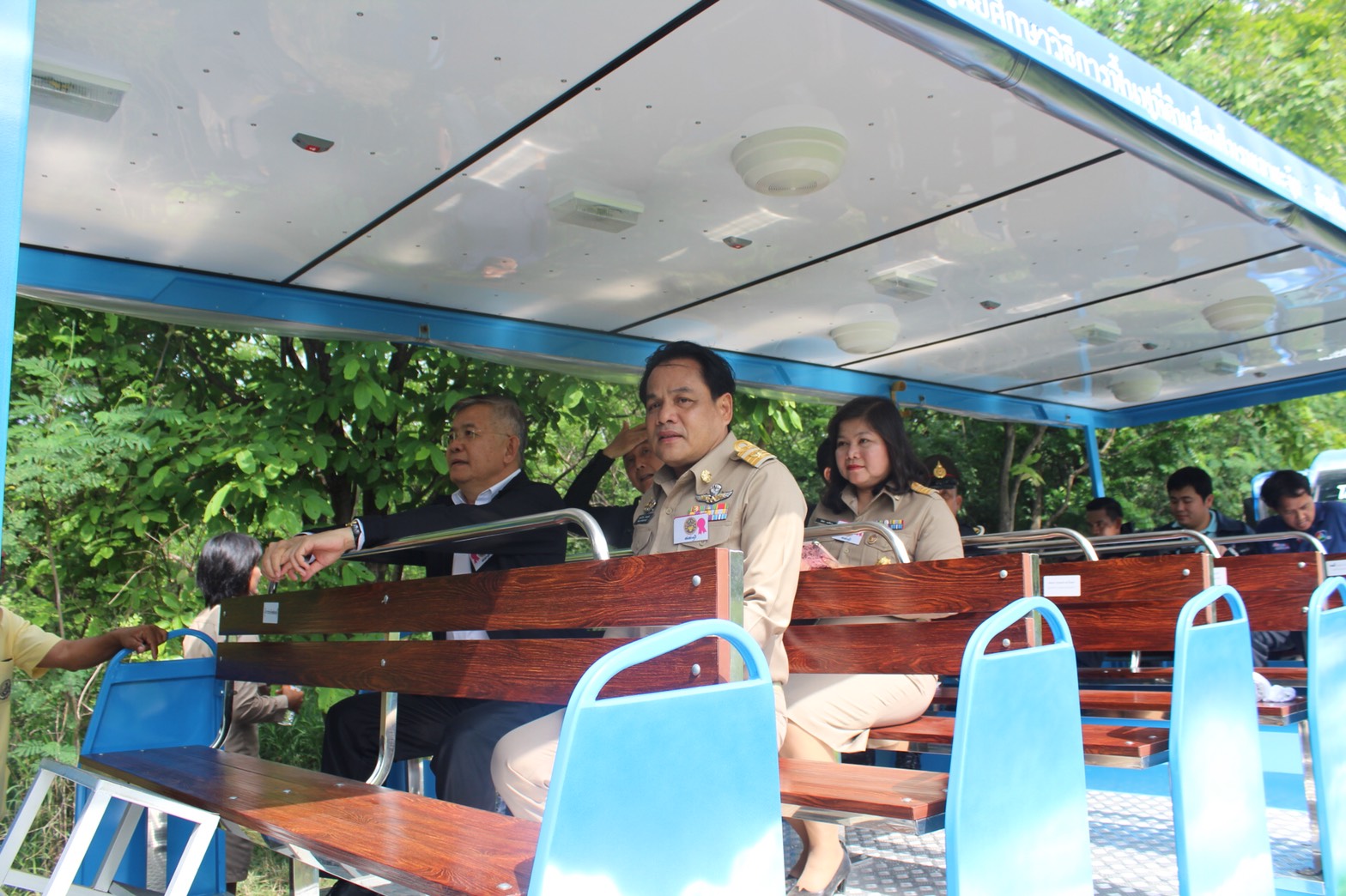 อธิบดีร่วมให้การต้อนรับ ’นายกรัฐมนตรี’ ลงพื้นที่ “เมืองโอ่งมังกร” เป็นประธานโครงการประชารัฐร่วมใจ ปลูกต้นไม้ให้แผ่นดิน