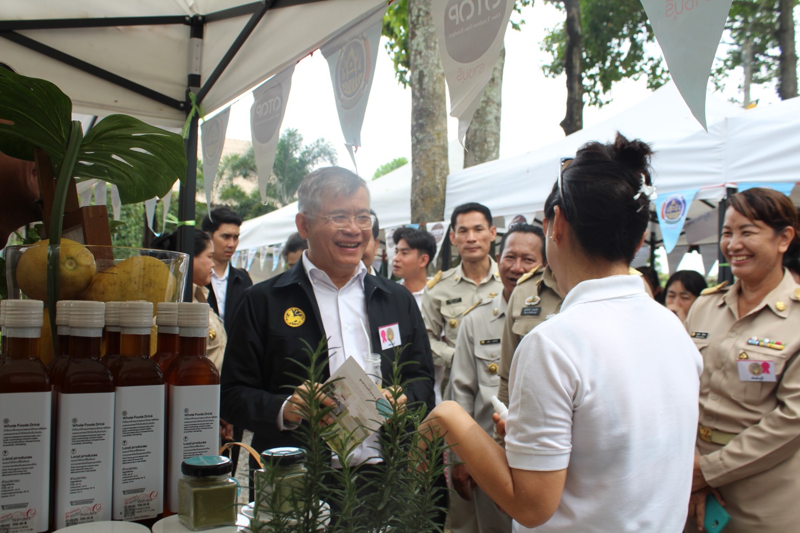 ราชบุรี : อธิบดี ‘เยี่ยมชมและให้กำลังใจ ผู้ผลิต ผู้ประกอบการ OTOP จังหวัดราชบุรี’