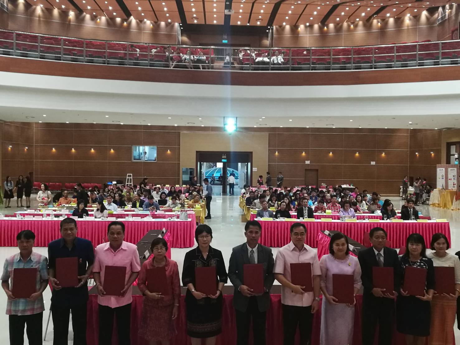 จังหวัดภูมิภาคตะวันตก “ลงนามความร่วมมือ (MOU) การประยุกต์และพัฒนาผลิตภัณฑ์ SMEs และ ผลิตภัณฑ์ OTOP และเศรษฐกิจฐานราก”