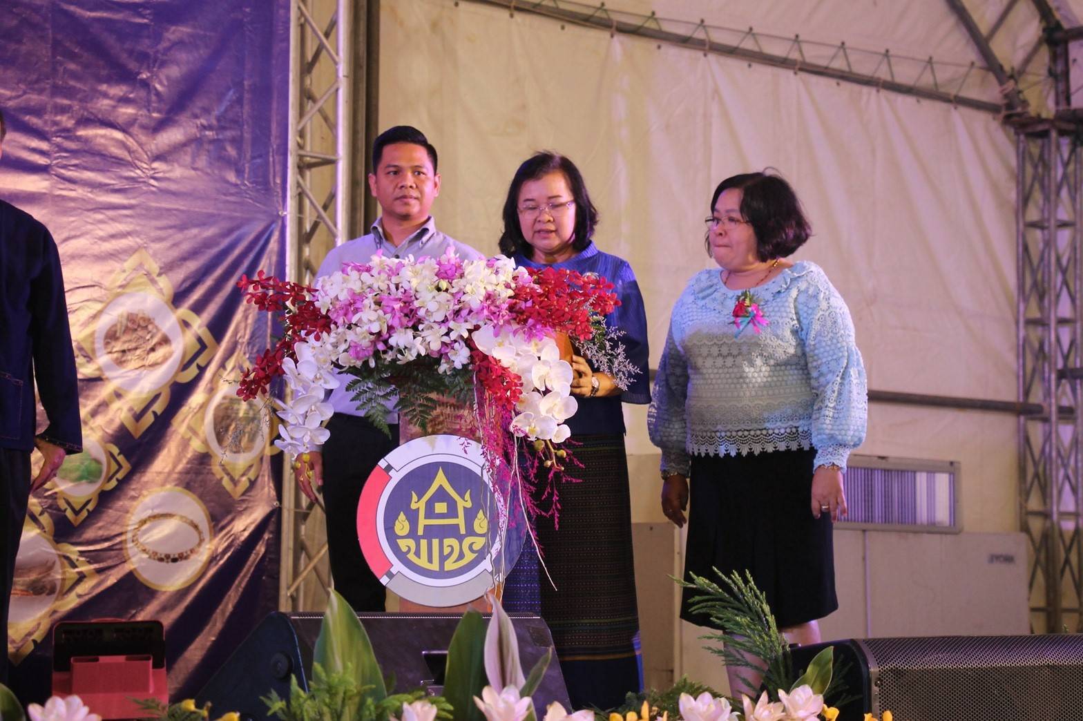 ราชบุรี  ‘ร่วมงานแสดงและจำหน่ายสินค้า OTOP ระดับภูมิภาค “ทวารวดี สีสันตะวันตก” ครั้งที่ ๑’