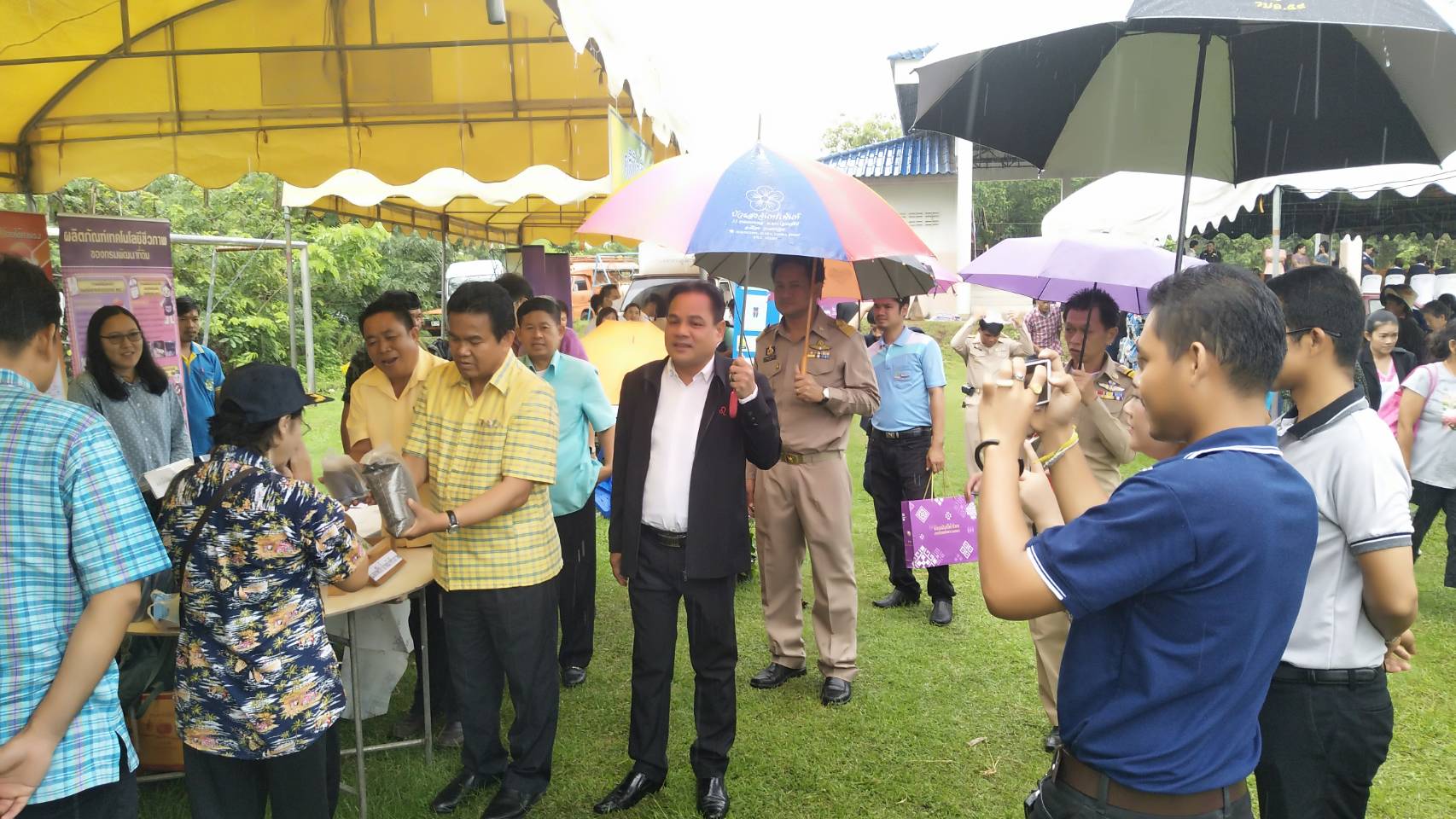 ราชบุรี “สร้างรอยยิ้มให้กับประชาชน ( โครงการจังหวัดเคลื่อนที่)”