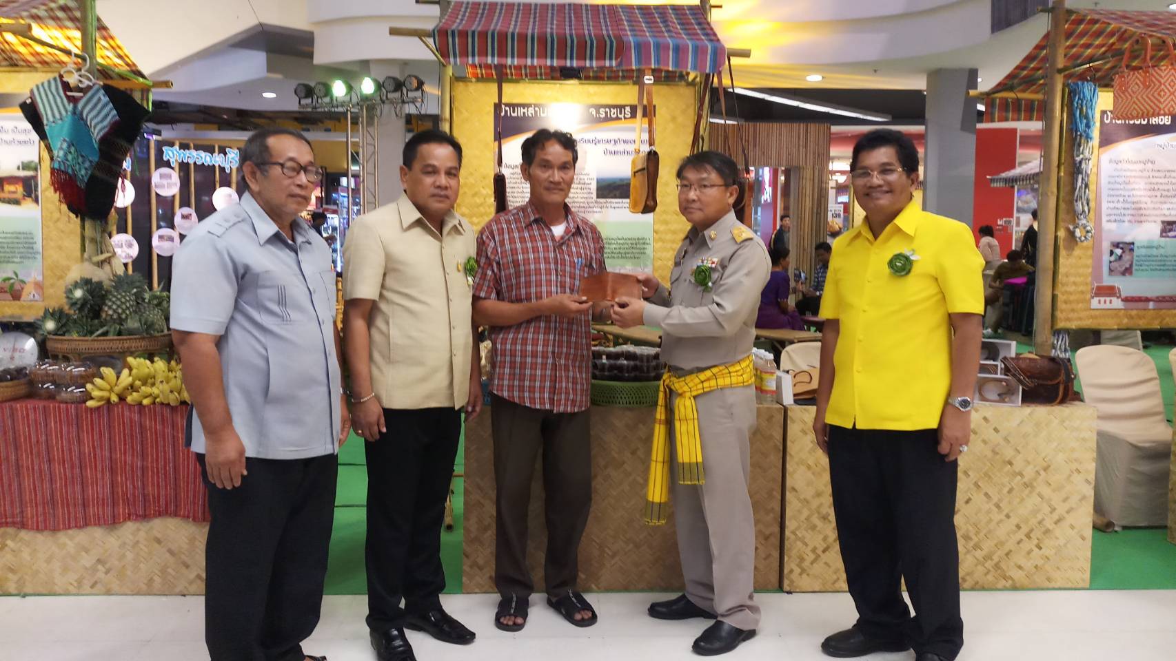 จังหวัดราชบุรี ร่วมงานมหกรรมหมู่บ้านเศรษฐกิจพอเพียงตามโครงการพัฒนาหมู่บ้านเศรษฐกิจพอเพียงเพื่อการท่องเที่ยว กลุ่มจังหวัดภาคกลางตอนล่าง ๑ “วิถีถิ่น วิถีไทย เก๋ไก๋ บนความพอเพียง”