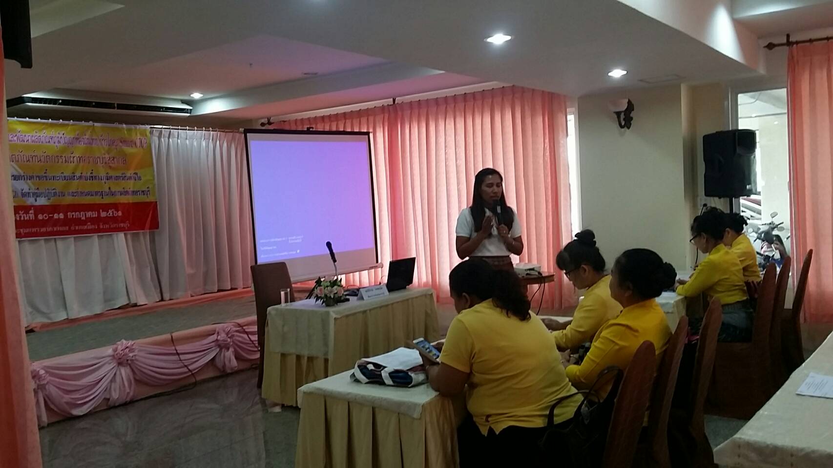 ราชบุรีดำเนินโครงการ   “พัฒนาศักยภาพเครือข่ายธุรกิจชุมชน การเพิ่มศักยภาพผู้ผลิต และพัฒนาผลิตภัณฑ์ภูมิปัญญาท้องถิ่นไทย ก้าวไกลสู่ Smart OTOP”