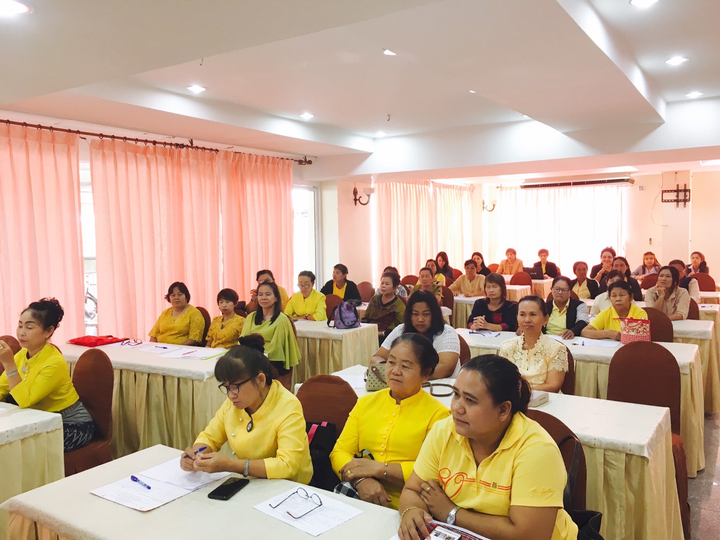 ราชบุรีดำเนินโครงการ   “พัฒนาศักยภาพเครือข่ายธุรกิจชุมชน การเพิ่มศักยภาพผู้ผลิต และพัฒนาผลิตภัณฑ์ภูมิปัญญาท้องถิ่นไทย ก้าวไกลสู่ Smart OTOP”