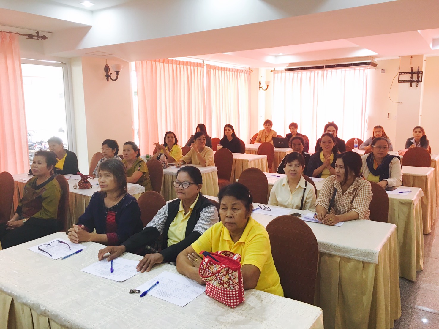 ราชบุรีดำเนินโครงการ   “พัฒนาศักยภาพเครือข่ายธุรกิจชุมชน การเพิ่มศักยภาพผู้ผลิต และพัฒนาผลิตภัณฑ์ภูมิปัญญาท้องถิ่นไทย ก้าวไกลสู่ Smart OTOP”