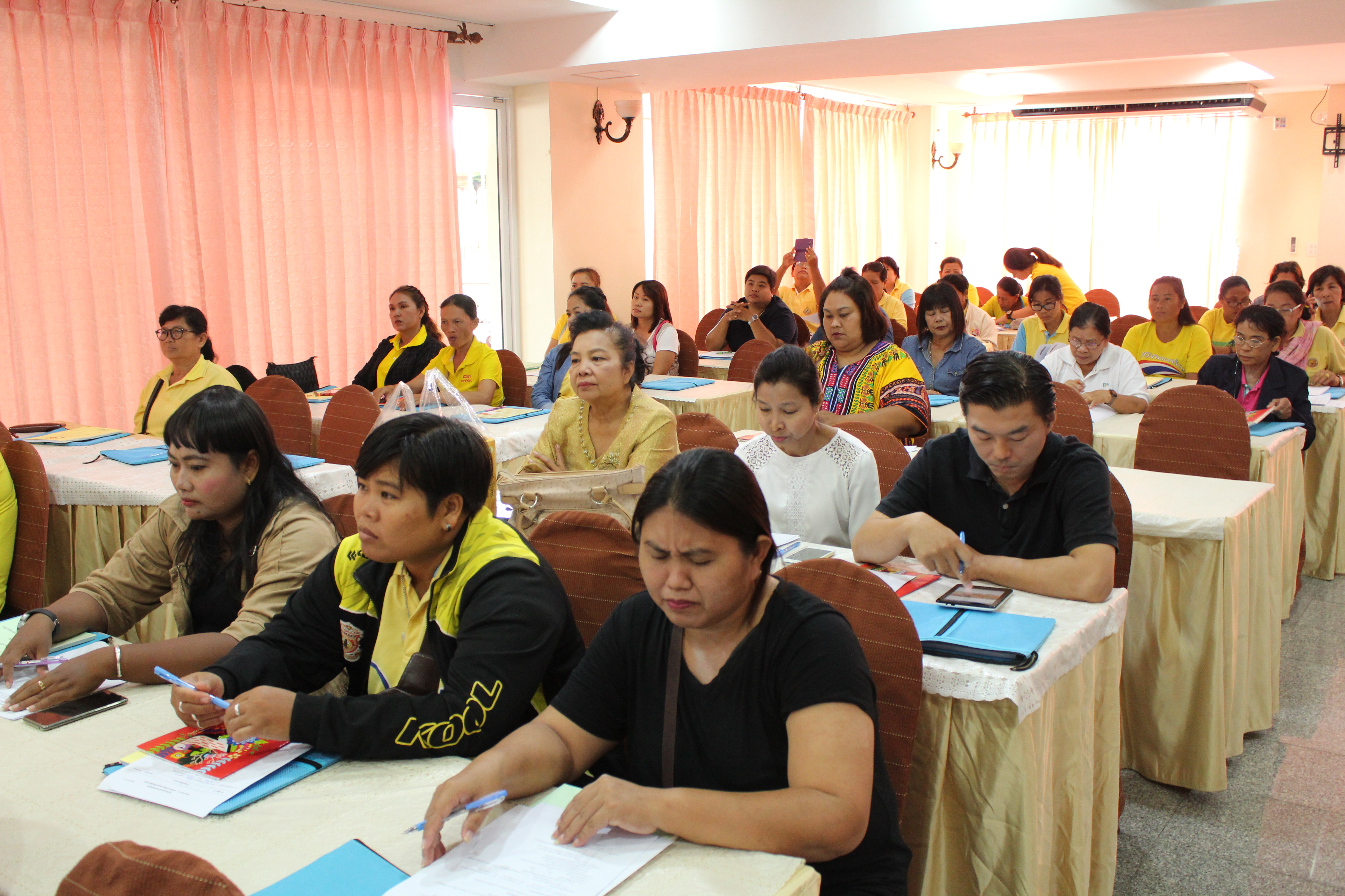 ราชบุรี “ประชุมเชิงปฏิบัติการ ประเมินผลทุนหมุนเวียน กองทุนพัฒนาบทบาทสตรี จังหวัดราชบุรี”