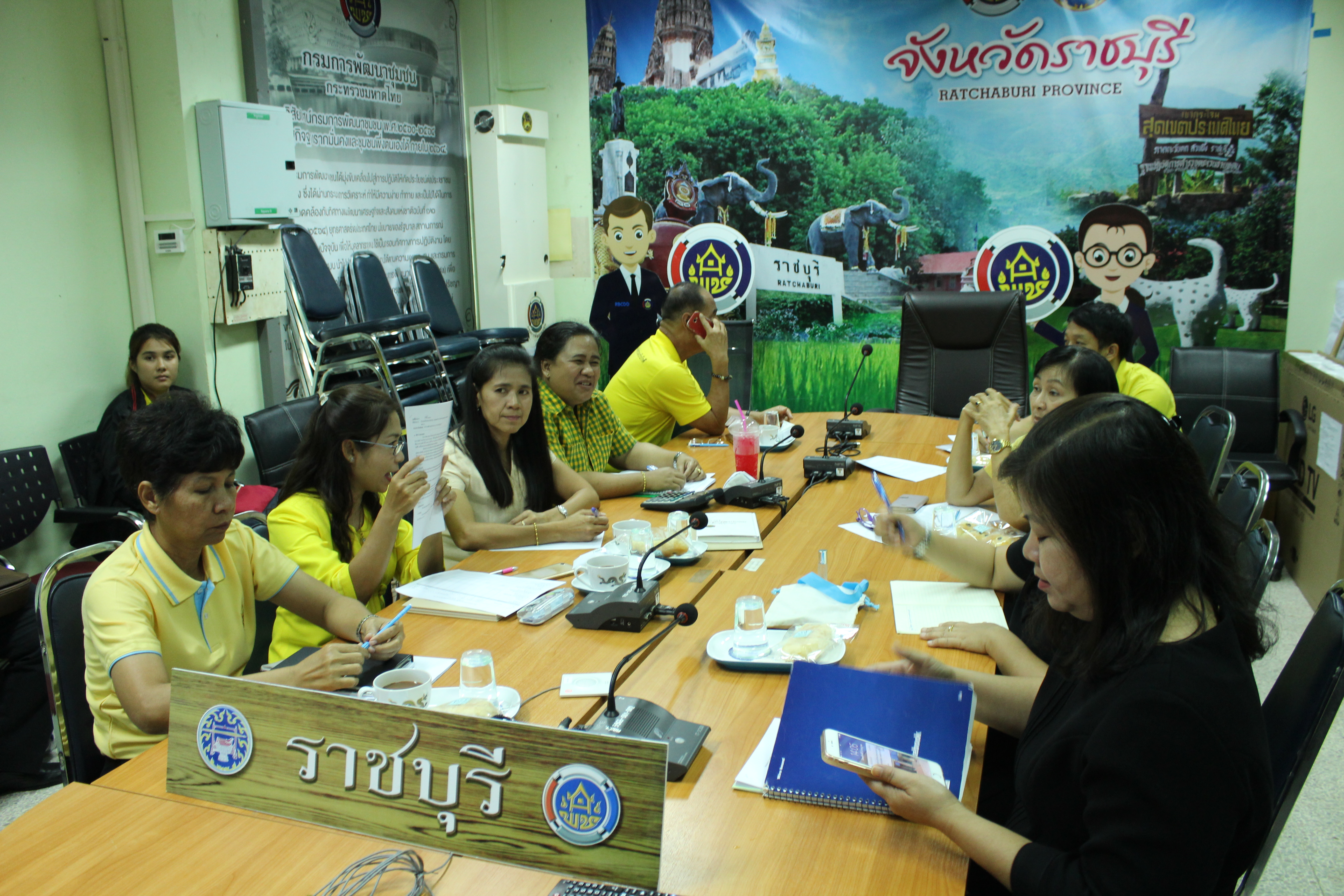 ราชบุรี “ติดตามรับชมการประชุมติดตามเร่งรัดการดำเนินงานกองทุนพัฒนาบทบาทสตรี”