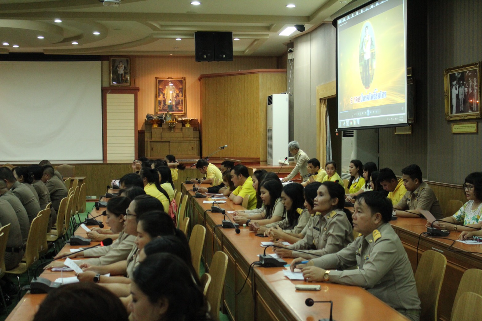 ราชบุรี “สำนักงานพัฒนาชุมชนจังหวัดราชบุรีร่วมซักซ้อมเพลงสดุดีจอมราชา”