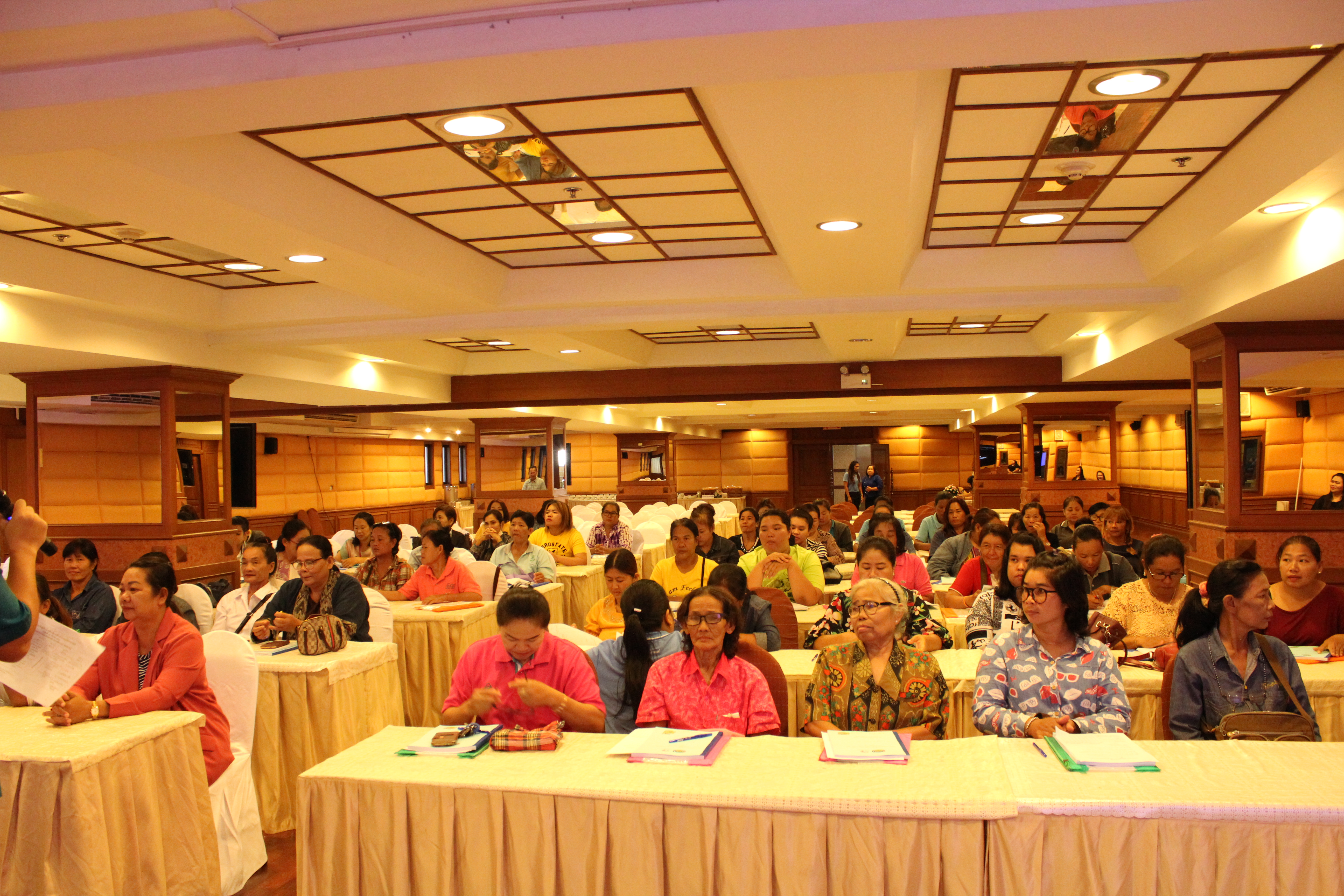 ราชบุรี “จัดโครงการประชุมเชิงปฏิบัติการ การบริหารจัดการหนี้ค้างชำระกองทุนพัฒนาบทบาทสตรี”