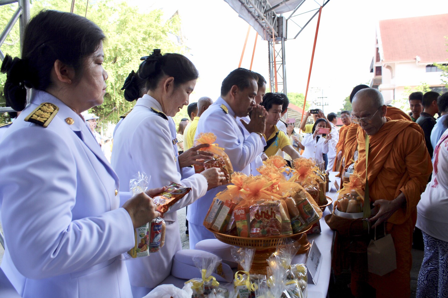 ราชบุรี “ร่วมพิธีบำเพ็ญกุศลและกิจกรรมน้อมรำลึกเนื่องในวันคล้ายวันสวรรคต พระบาทสมเด็จพระปรมินทรมหาภูมิพลอดุลยเดช บรมนาถบพิตร”