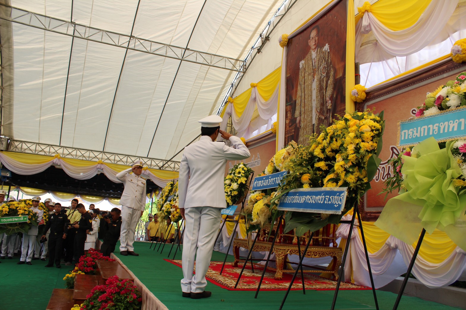 ราชบุรี “ร่วมพิธีบำเพ็ญกุศลและกิจกรรมน้อมรำลึกเนื่องในวันคล้ายวันสวรรคต พระบาทสมเด็จพระปรมินทรมหาภูมิพลอดุลยเดช บรมนาถบพิตร”